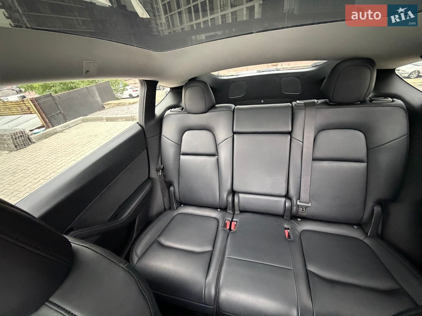 Tesla Model Y 2021 VIN 5YJYGAEE0MF190687 фото оголошення 18 з 24