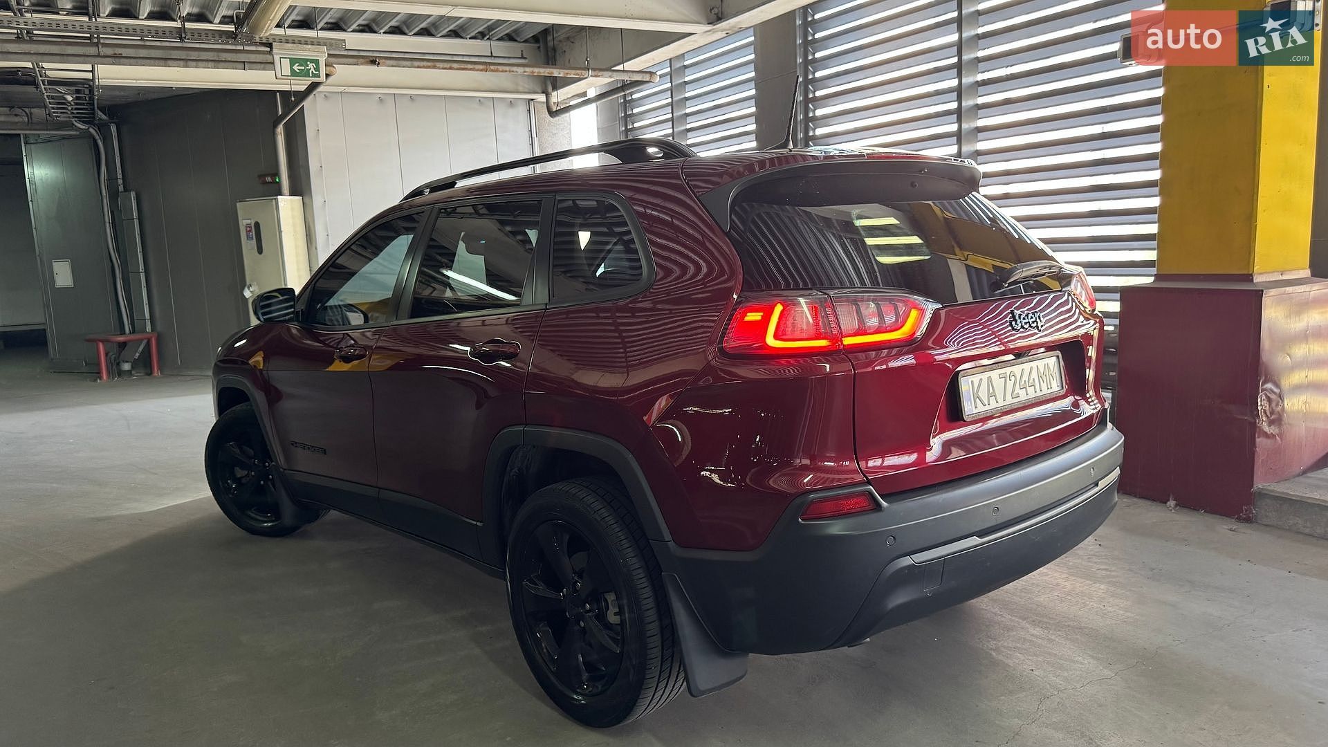 Jeep Cherokee 2020 VIN 1C4PJLLB6MD113296 фото оголошення 8 з 39