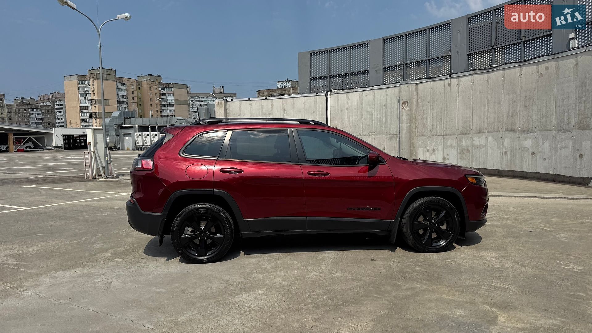 Jeep Cherokee 2020 VIN 1C4PJLLB6MD113296 фото оголошення 10 з 39