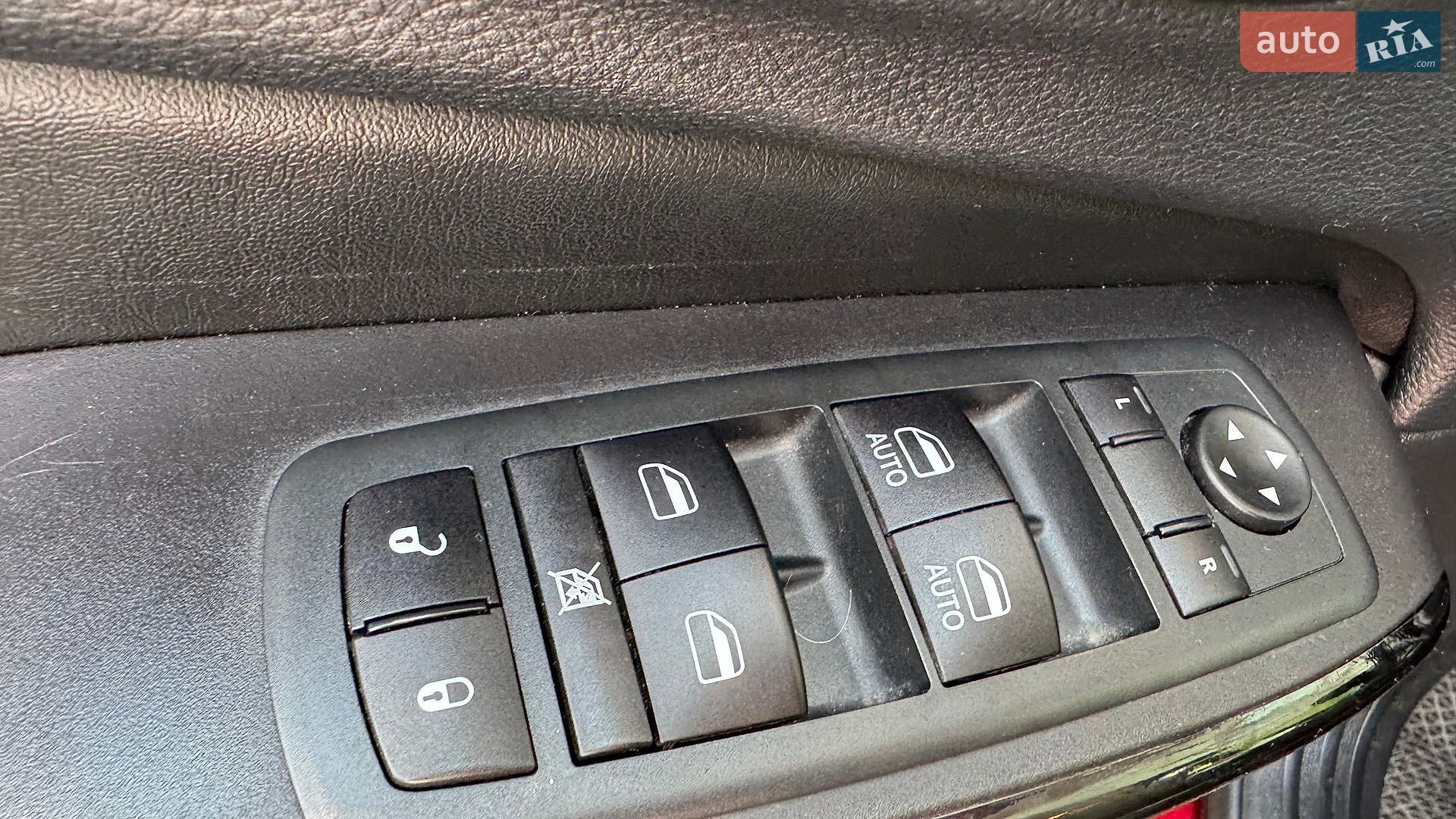 Jeep Cherokee 2020 VIN 1C4PJLLB6MD113296 фото оголошення 31 з 39