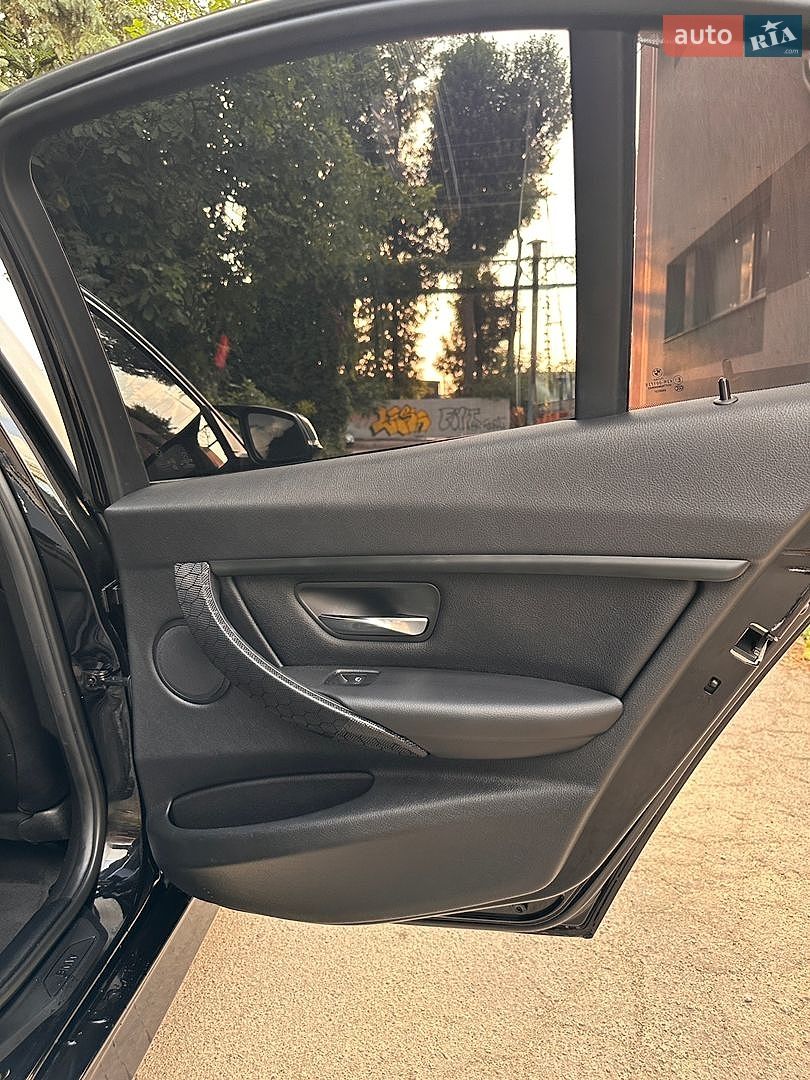 BMW 3 Series 2015 VIN WBA3B1C58F5A05737 фото оголошення 19 з 31