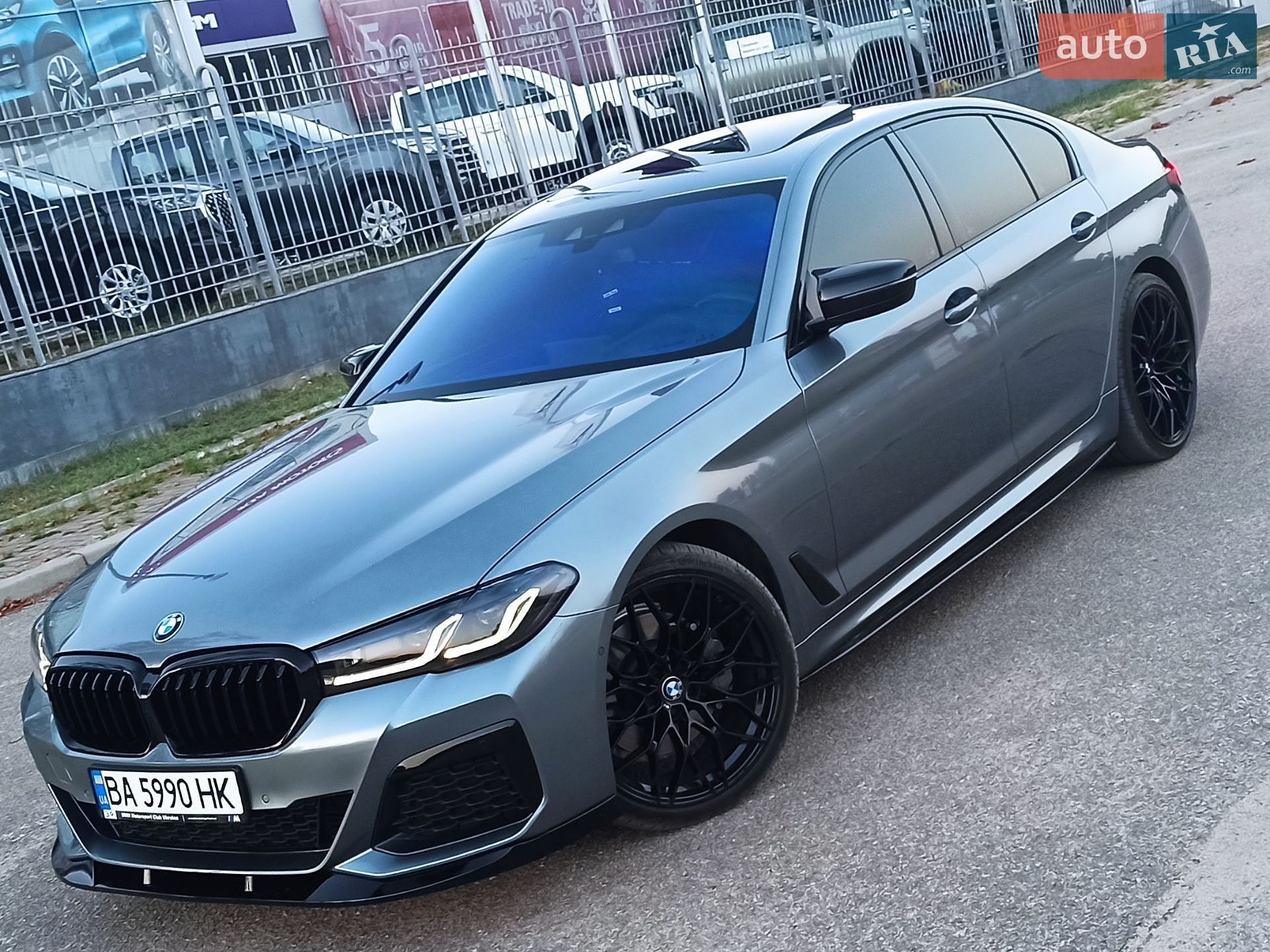 BMW 5 Series 2018 VIN WBAJE7C59KWW10059 фото оголошення 3 з 25