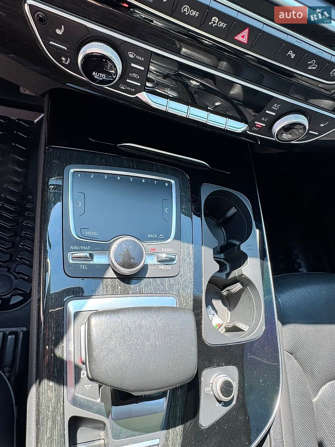 Audi Q7 2018 VIN WA1LAAF71JD034411 фото оголошення 8 з 9