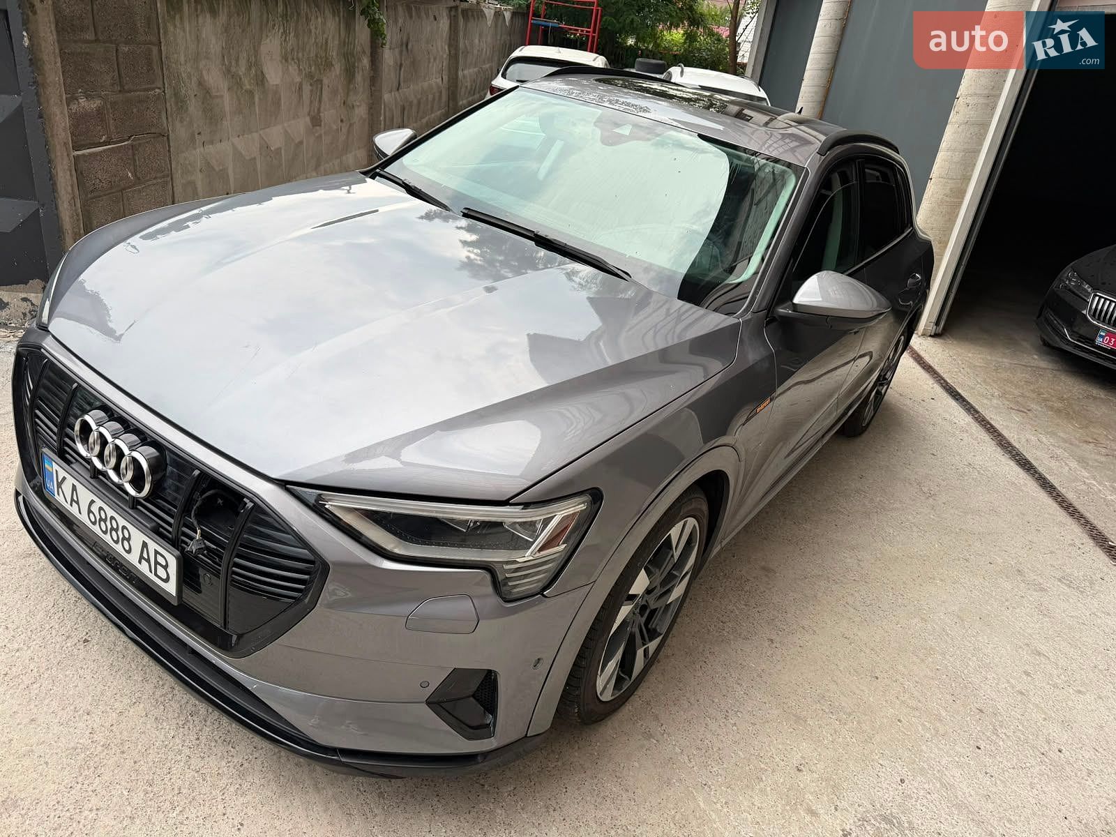Audi e-tron 2021 VIN WA1AAAGE1MB005625 фото оголошення 2 з 26