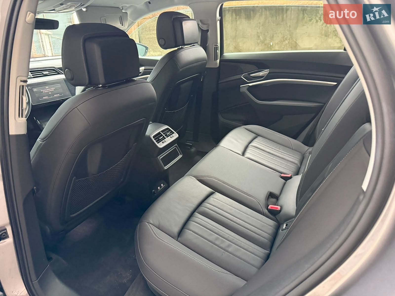 Audi e-tron 2021 VIN WA1AAAGE1MB005625 фото оголошення 4 з 26