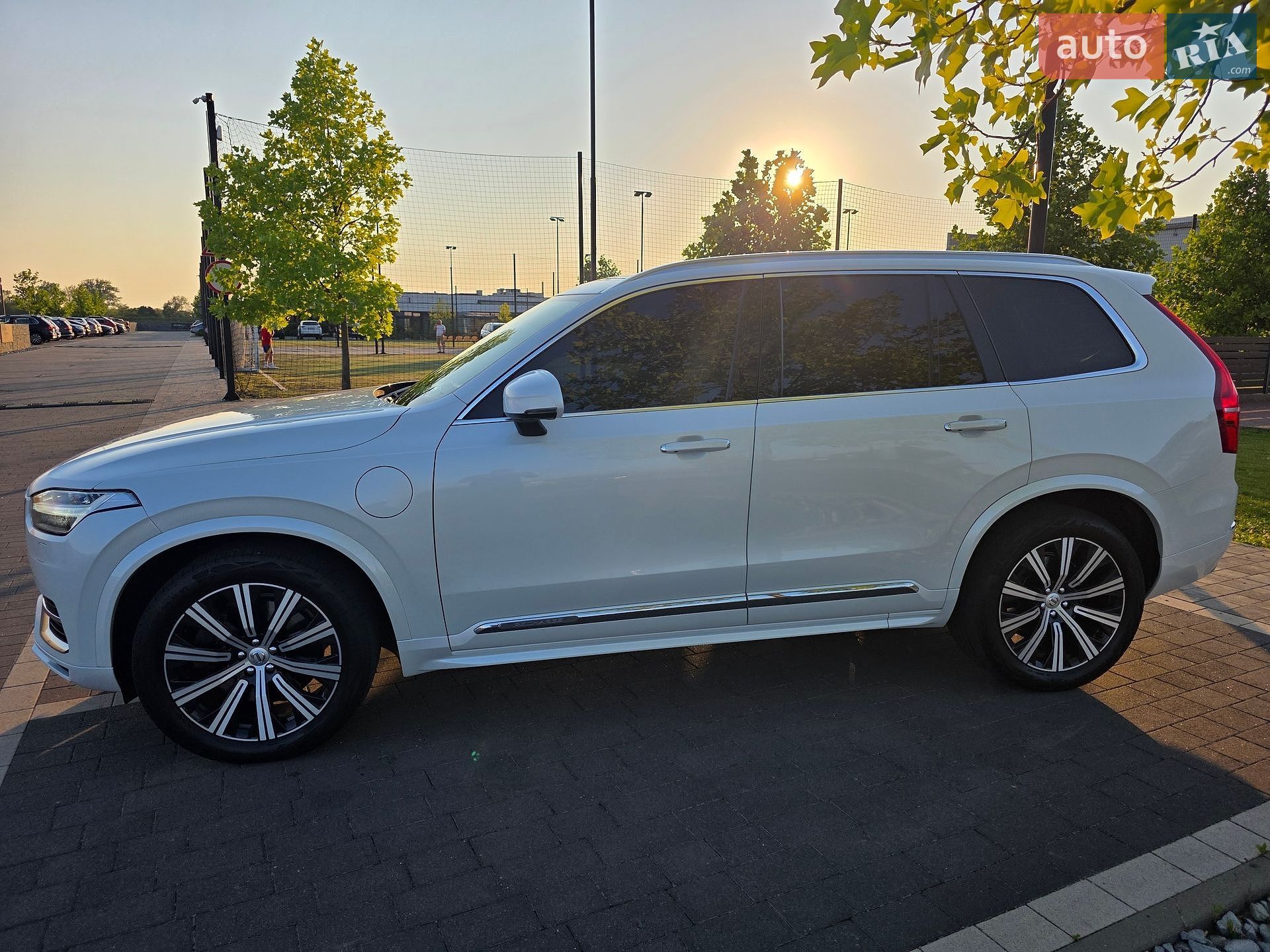 Volvo XC90 2020 VIN YV1LFBMUDM1702879 фото оголошення 3 з 52