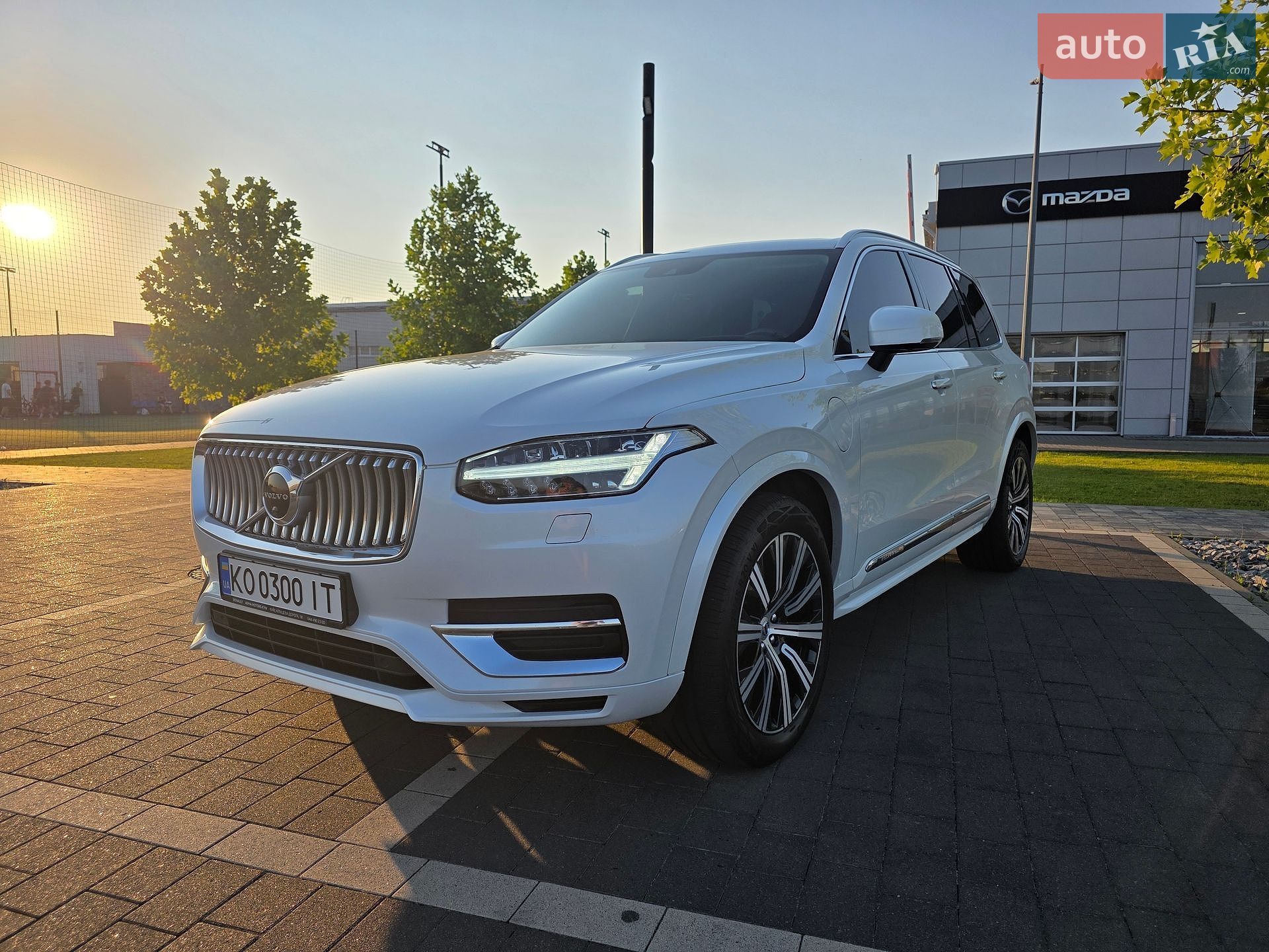 Volvo XC90 2020 VIN YV1LFBMUDM1702879 фото оголошення 4 з 52