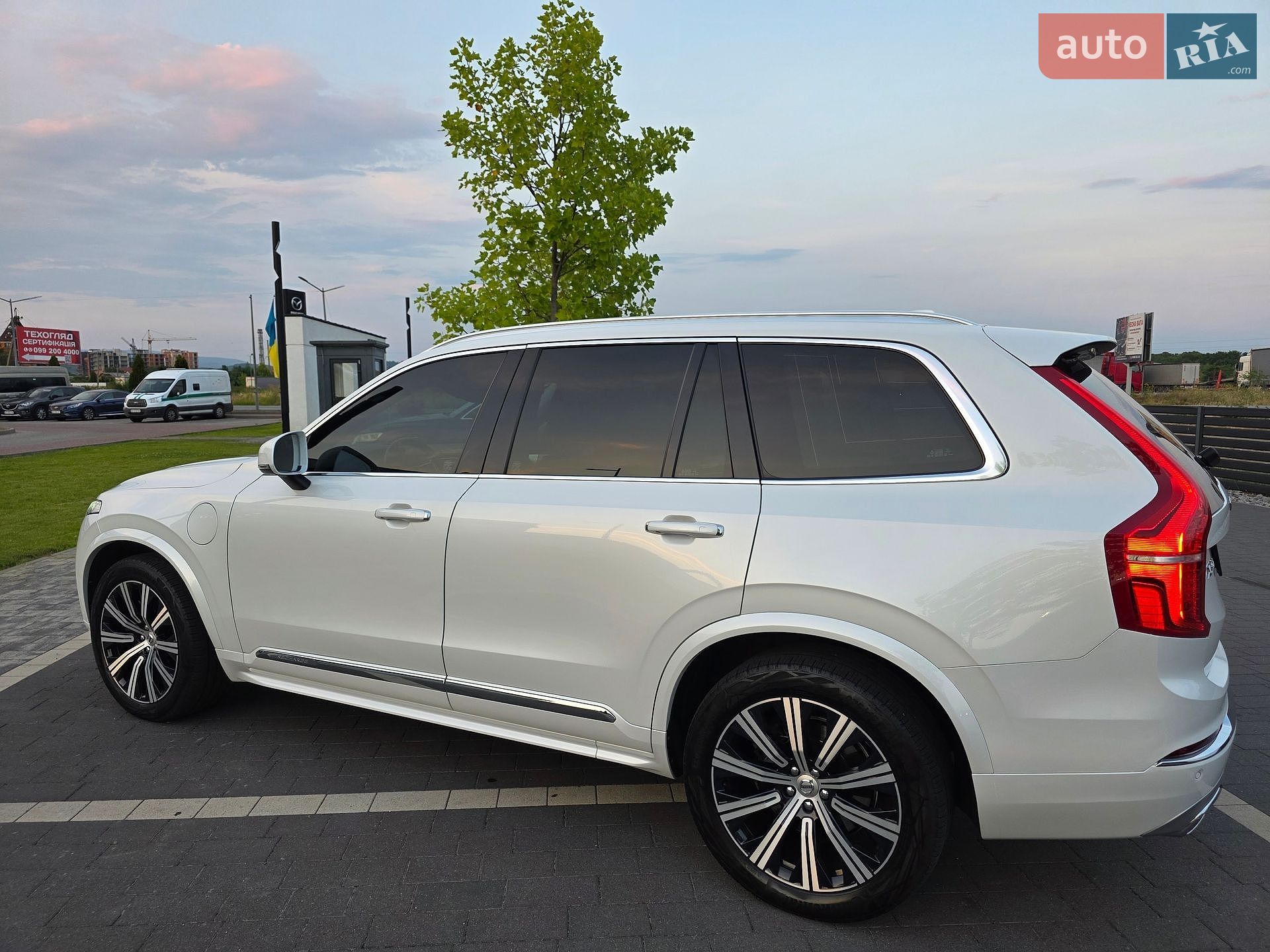 Volvo XC90 2020 VIN YV1LFBMUDM1702879 фото оголошення 12 з 52