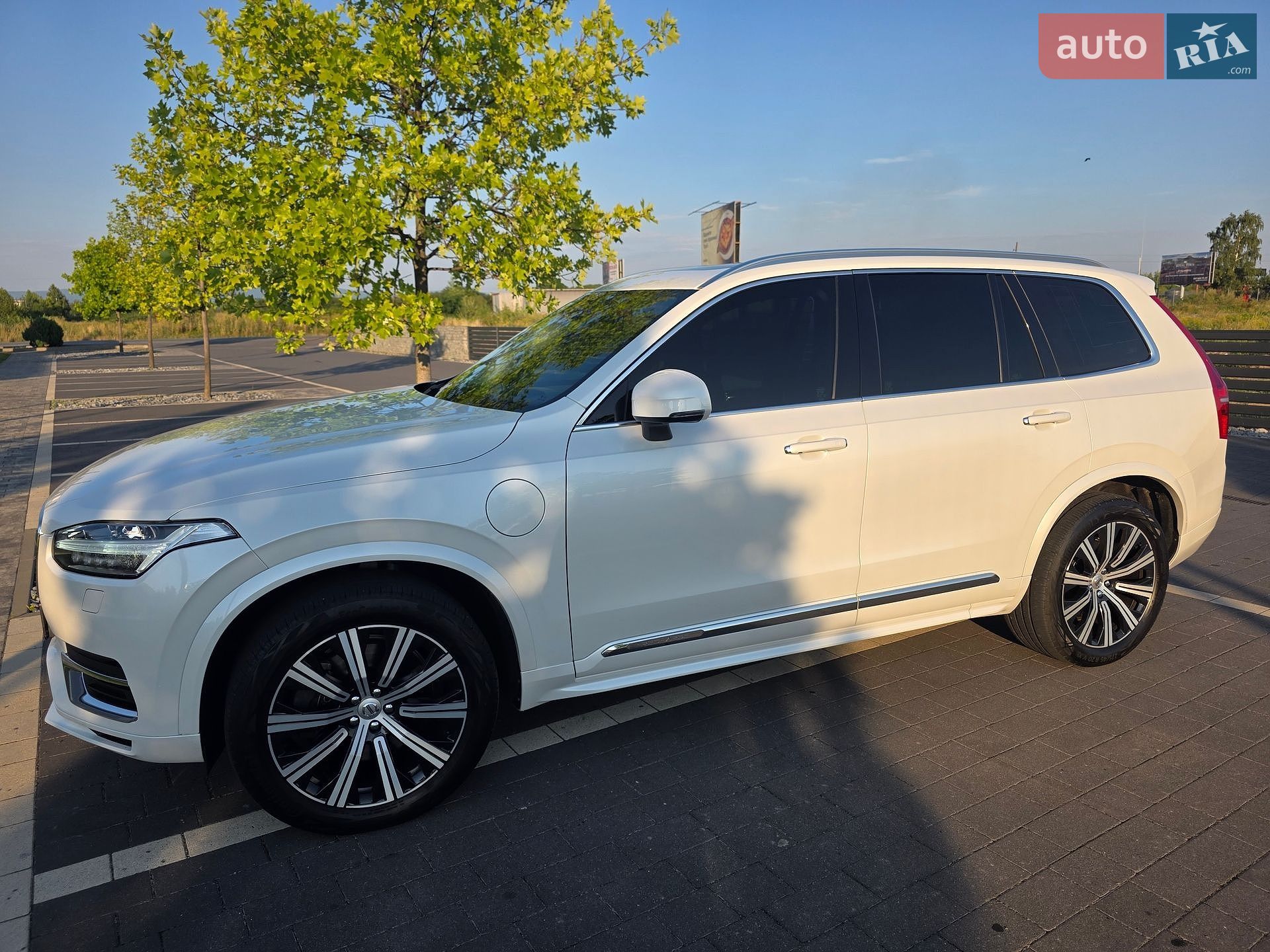 Volvo XC90 2020 VIN YV1LFBMUDM1702879 фото оголошення 14 з 52