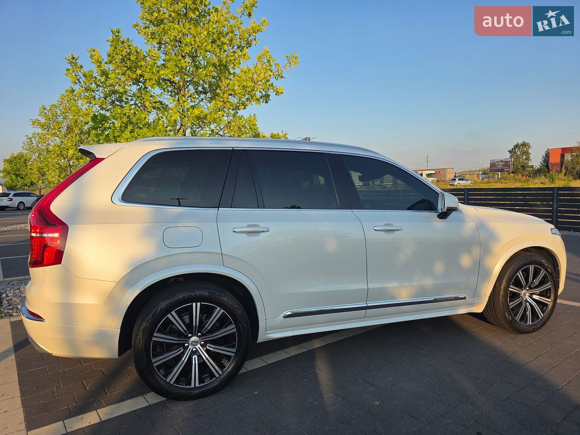 Volvo XC90 2020 VIN YV1LFBMUDM1702879 фото оголошення 10 з 52