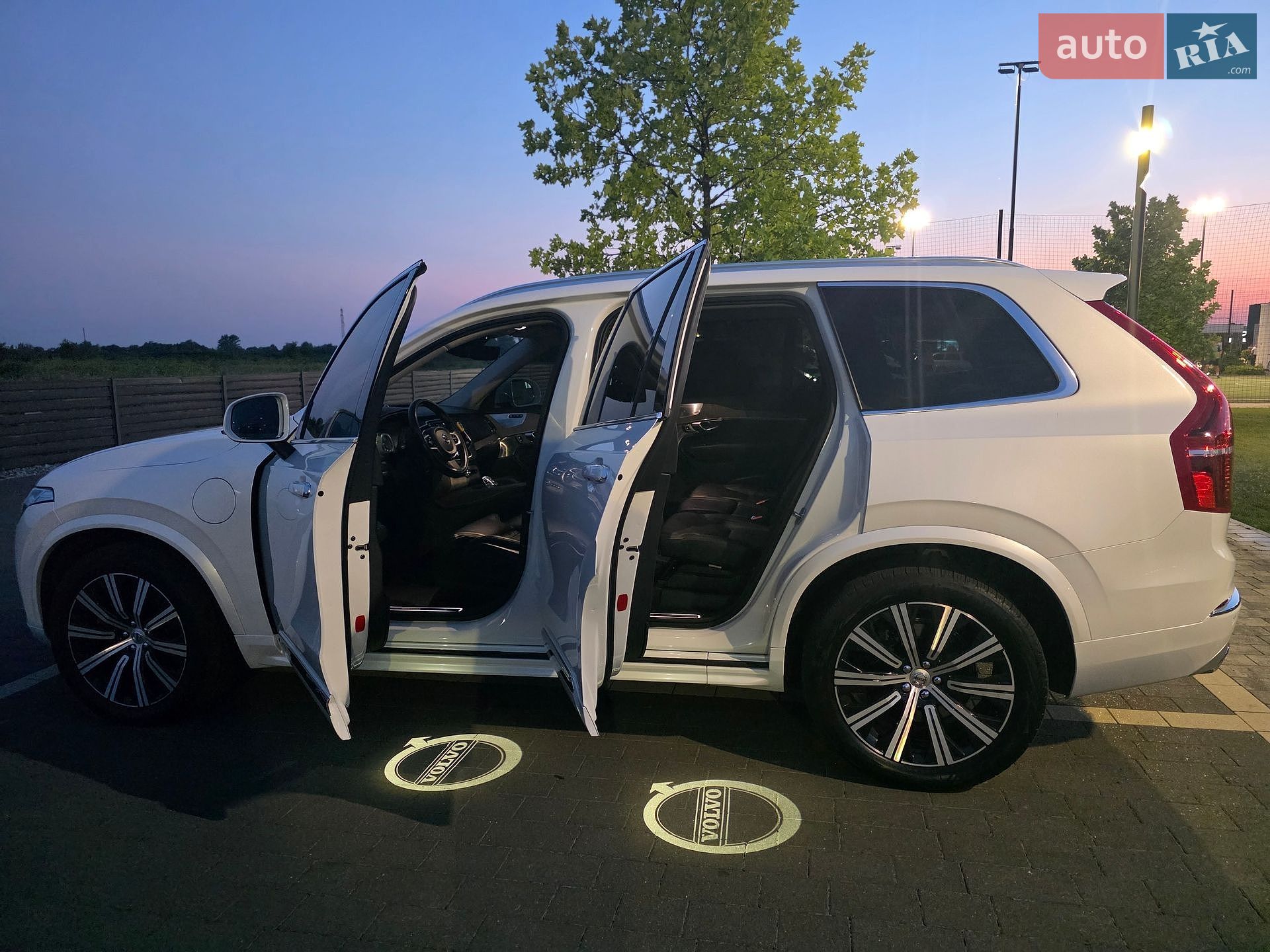 Volvo XC90 2020 VIN YV1LFBMUDM1702879 фото оголошення 13 з 52