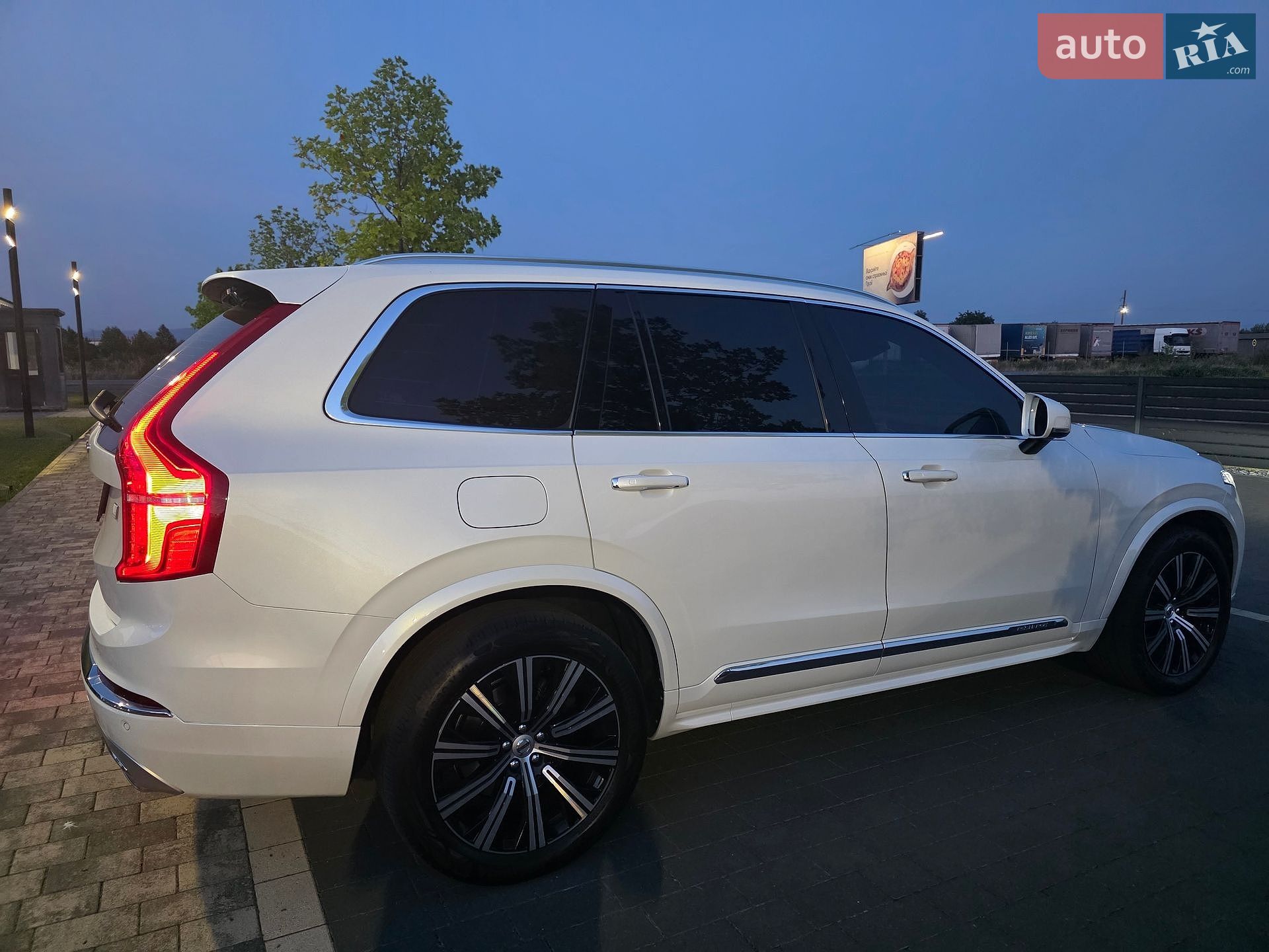 Volvo XC90 2020 VIN YV1LFBMUDM1702879 фото оголошення 17 з 52