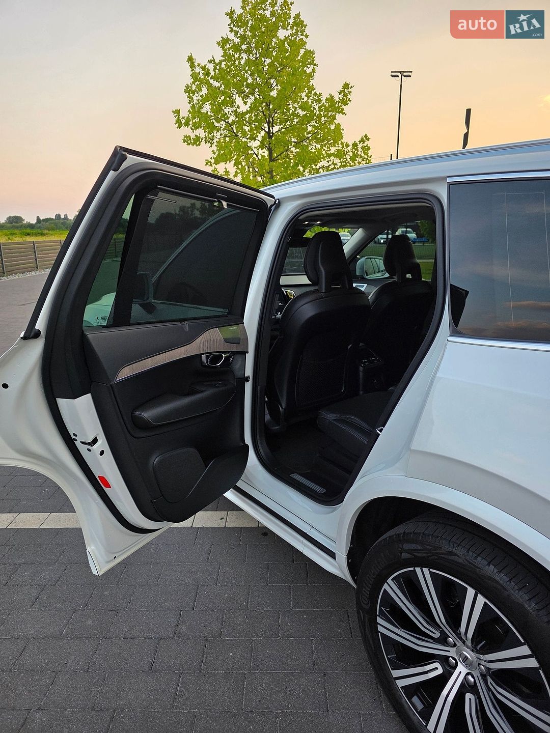 Volvo XC90 2020 VIN YV1LFBMUDM1702879 фото оголошення 22 з 52