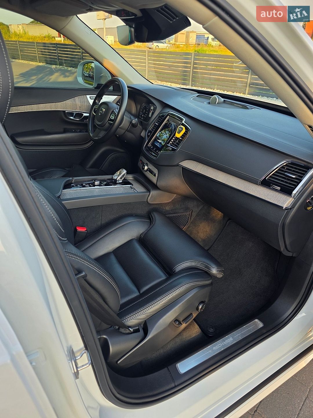 Volvo XC90 2020 VIN YV1LFBMUDM1702879 фото оголошення 26 з 52