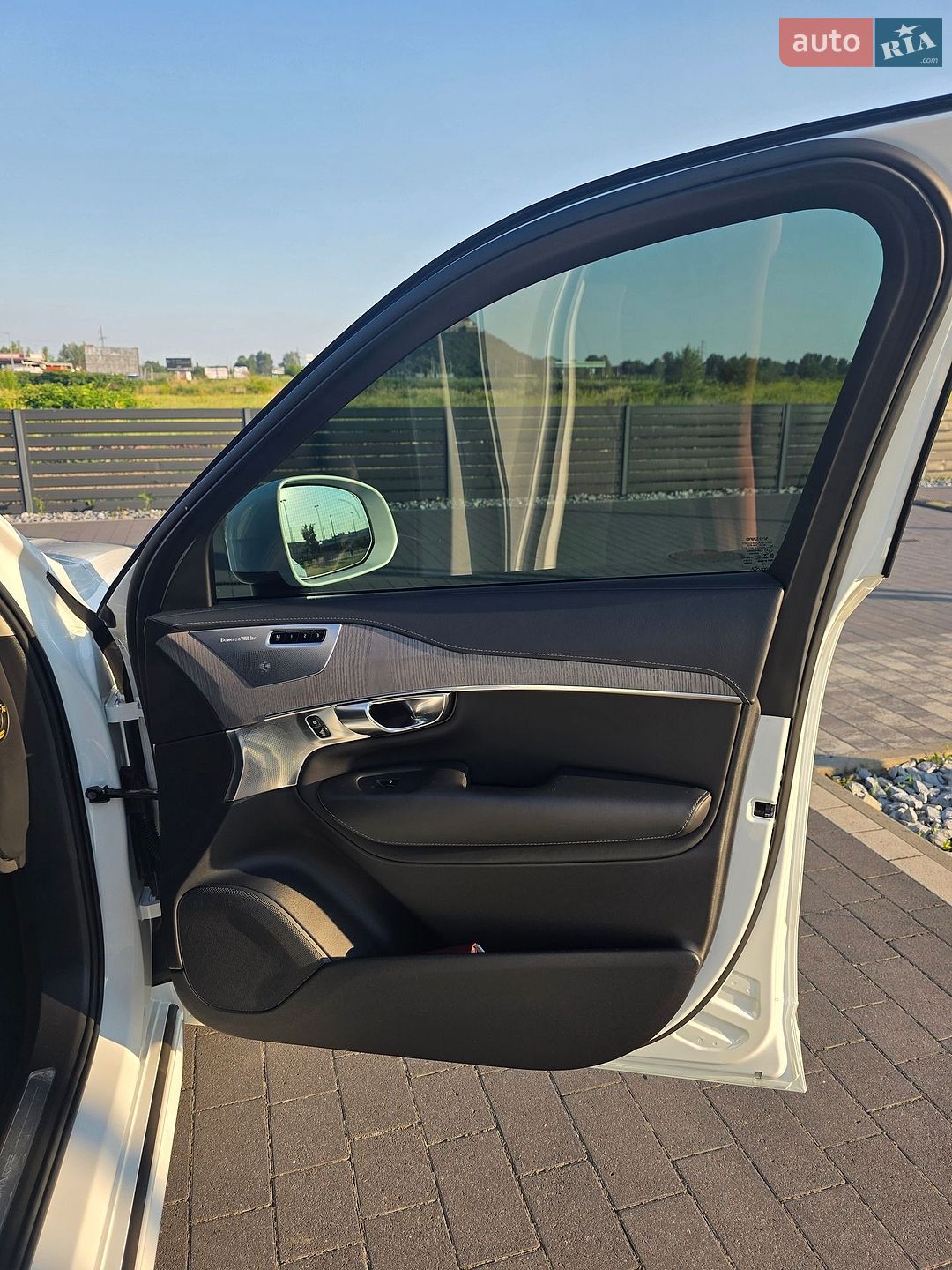 Volvo XC90 2020 VIN YV1LFBMUDM1702879 фото оголошення 27 з 52
