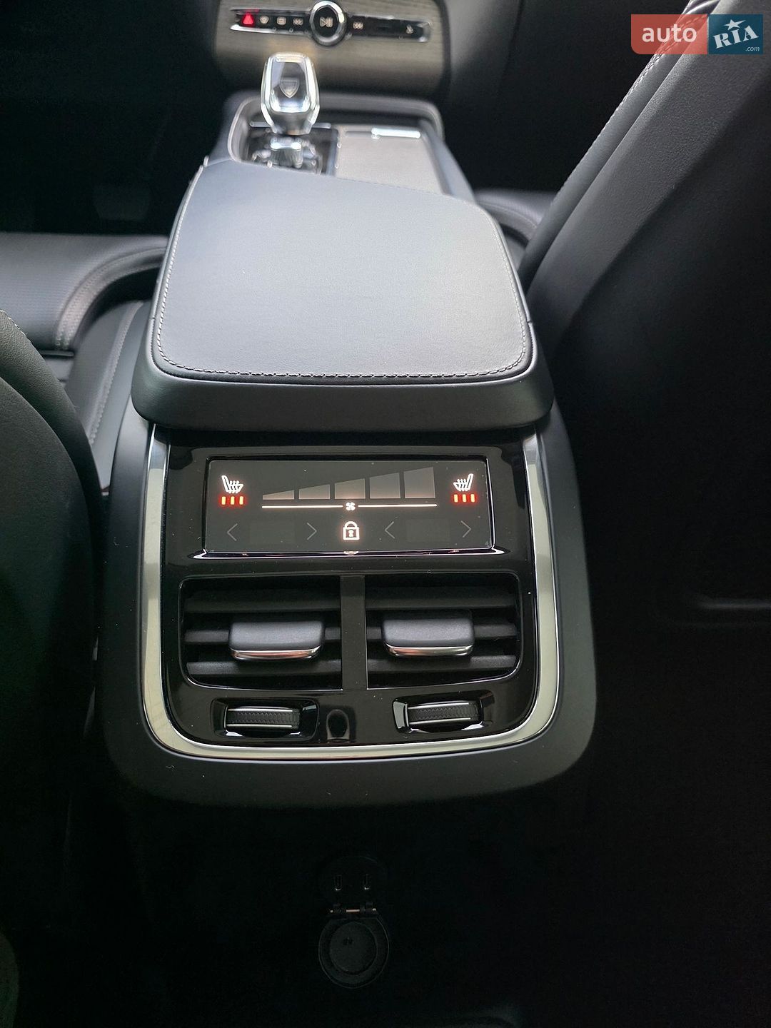 Volvo XC90 2020 VIN YV1LFBMUDM1702879 фото оголошення 36 з 52
