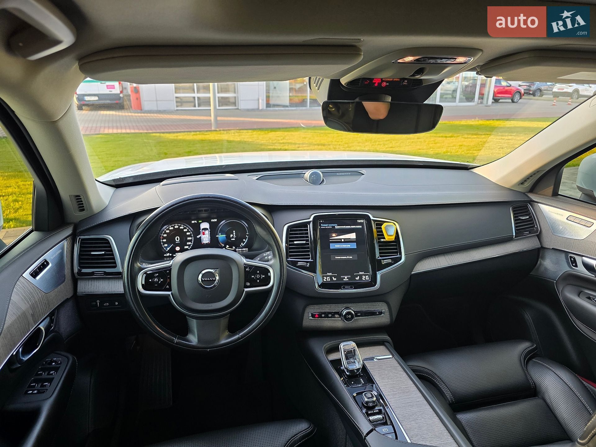 Volvo XC90 2020 VIN YV1LFBMUDM1702879 фото оголошення 37 з 52