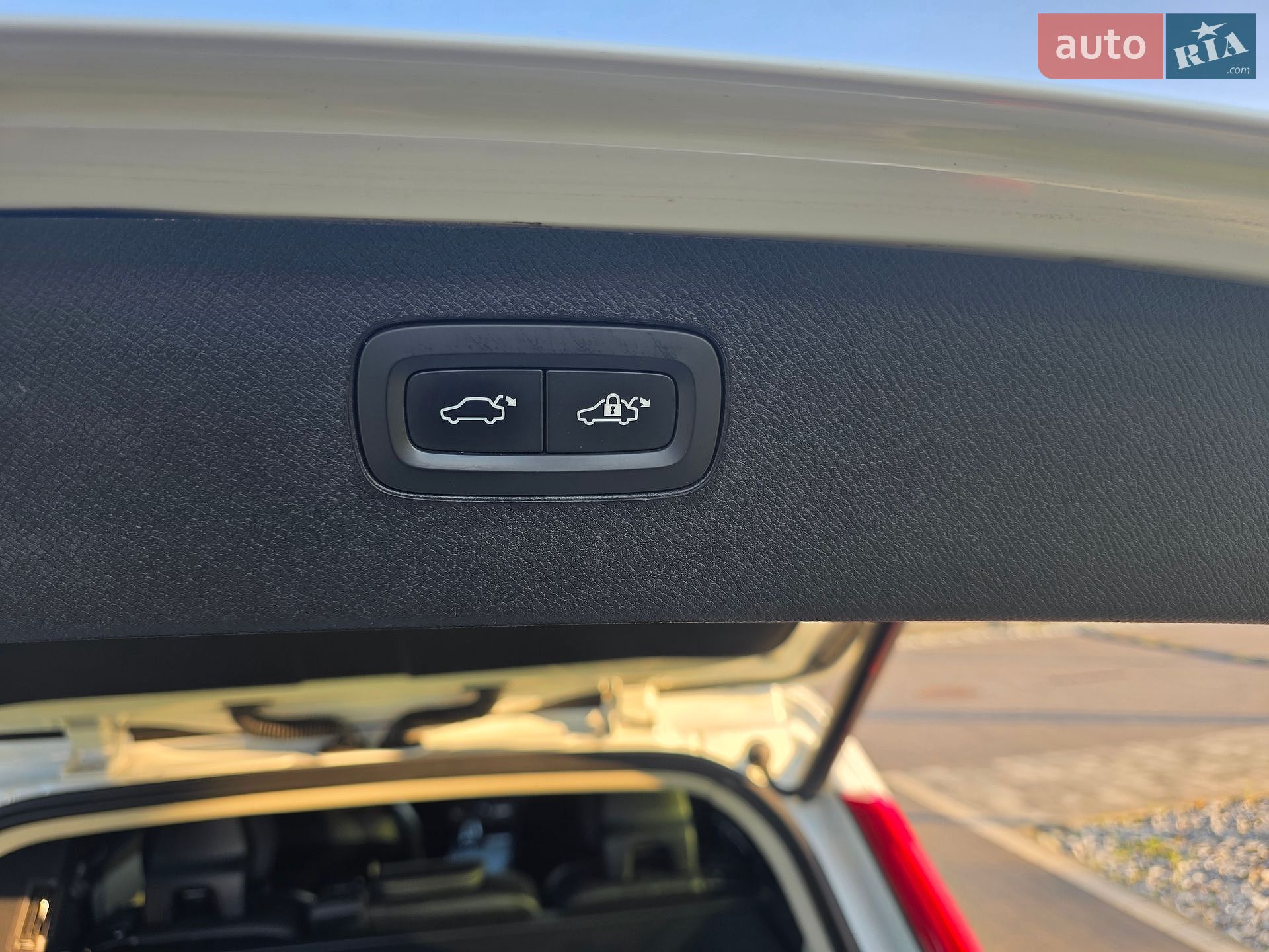 Volvo XC90 2020 VIN YV1LFBMUDM1702879 фото оголошення 47 з 52