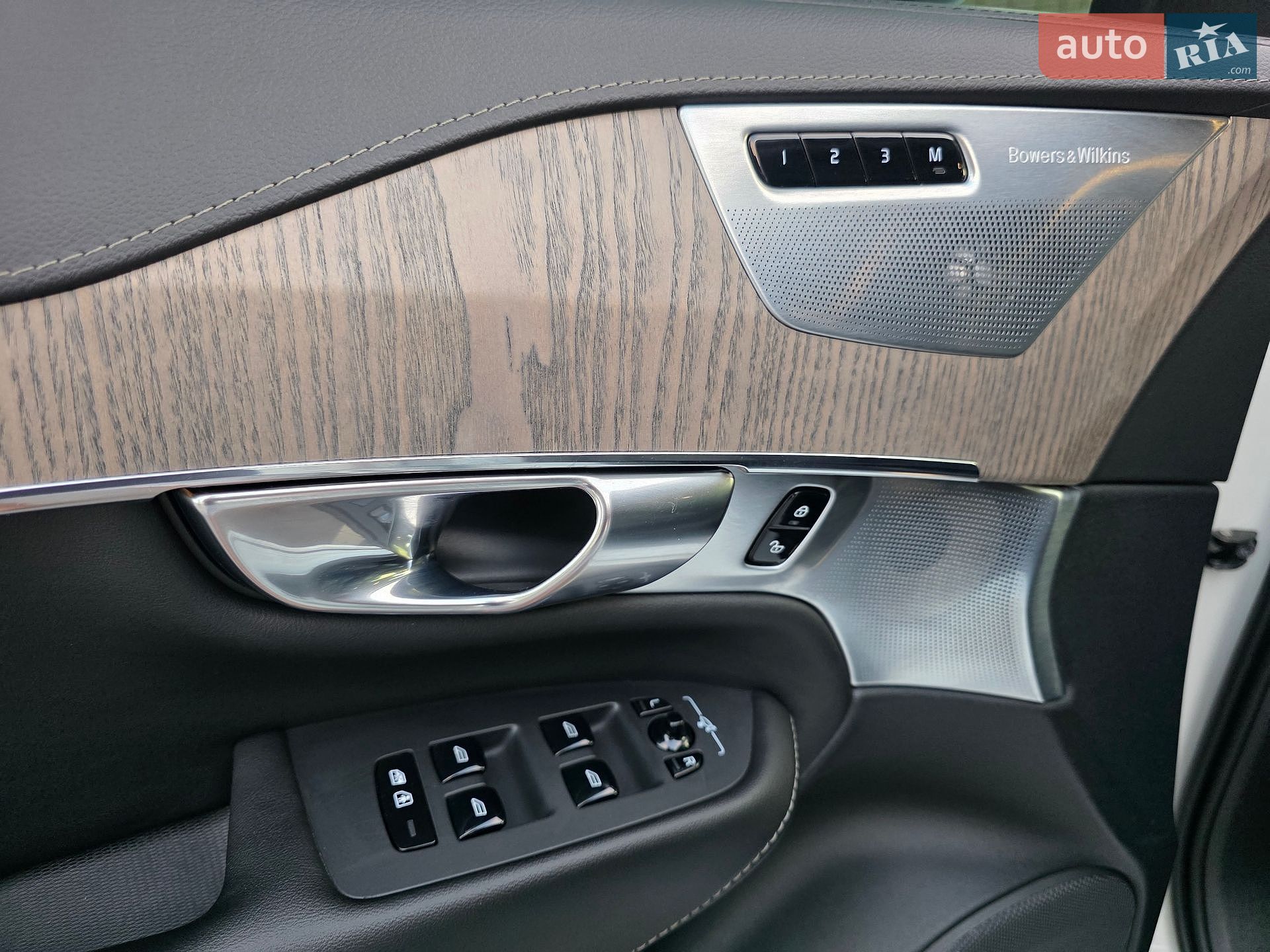 Volvo XC90 2020 VIN YV1LFBMUDM1702879 фото оголошення 45 з 52