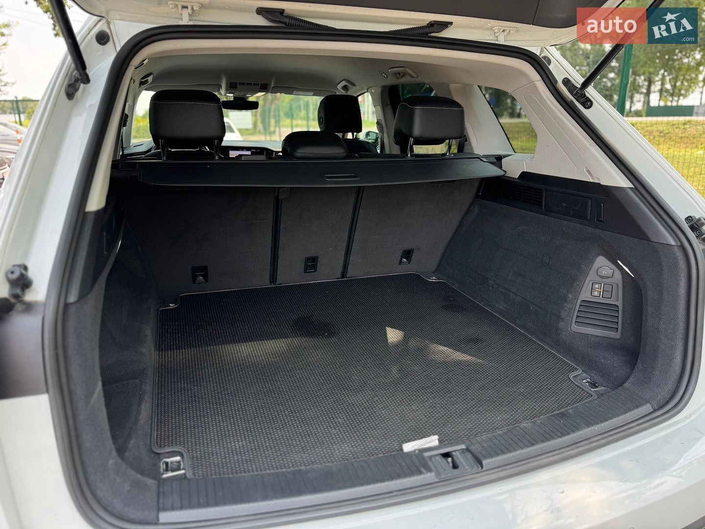 Volkswagen Touareg 2021 VIN WVGZZZCRZMD033915 фото оголошення 33 з 48