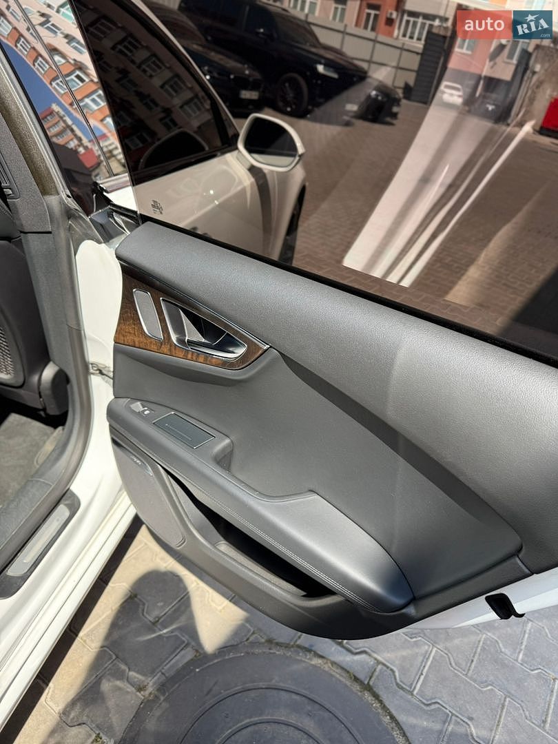 Audi A7 Sportback 2011 VIN WAUZZZ4G5CN025764 фото оголошення 10 з 18