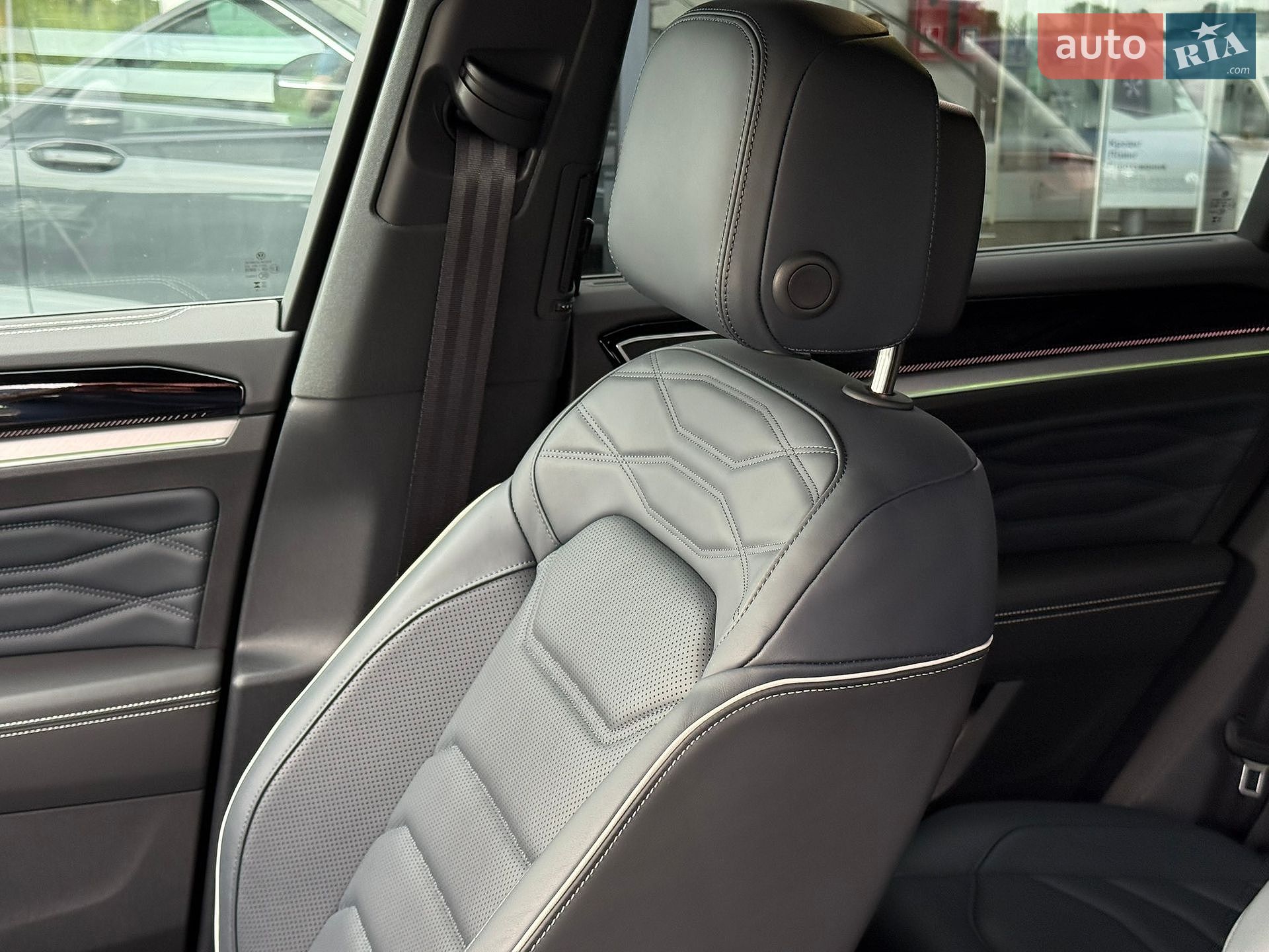Volkswagen Touareg 2025 VIN WVGZZZCR3SD015031 фото оголошення 12 з 28