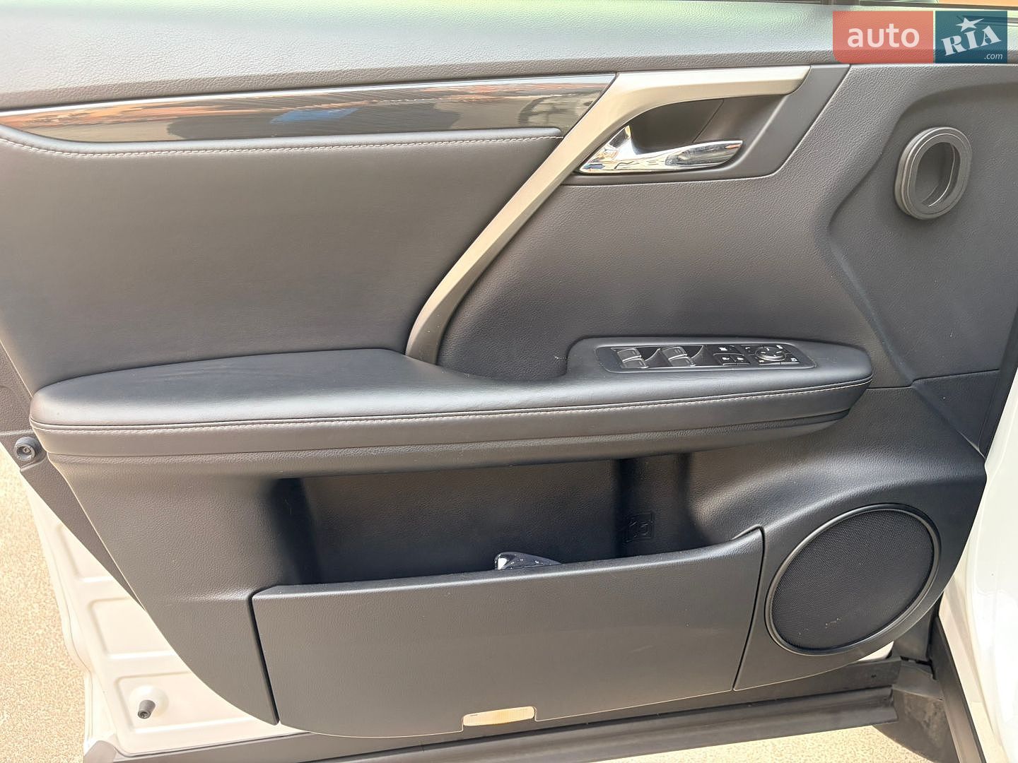 Lexus RX 2018 VIN JTJBAMCA302062849 фото оголошення 16 з 25