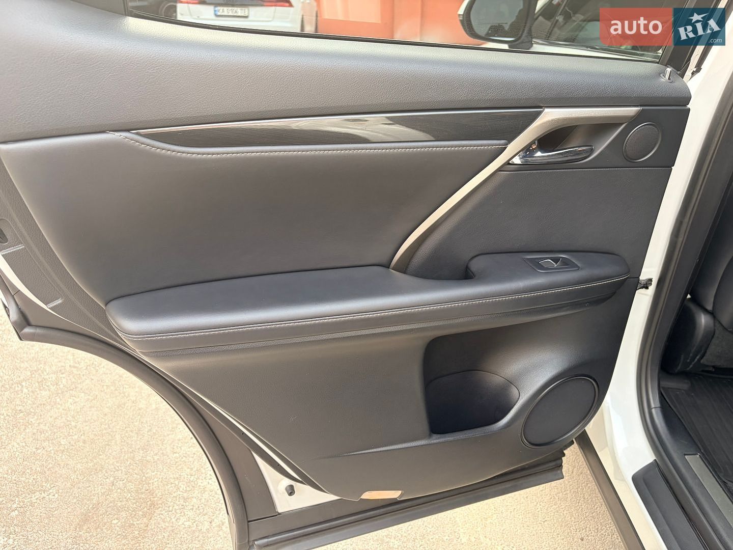 Lexus RX 2018 VIN JTJBAMCA302062849 фото оголошення 19 з 25
