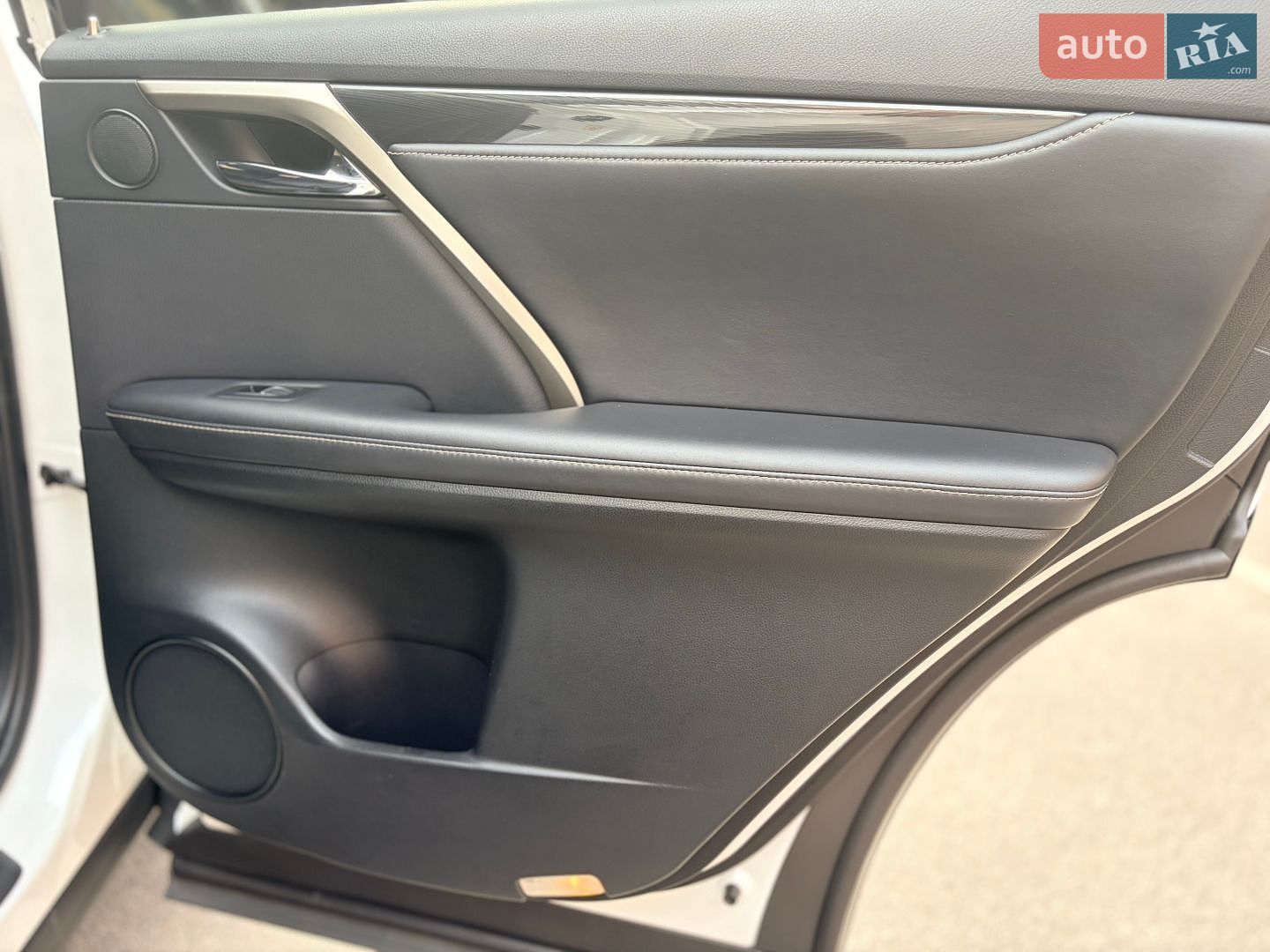 Lexus RX 2018 VIN JTJBAMCA302062849 фото оголошення 24 з 25