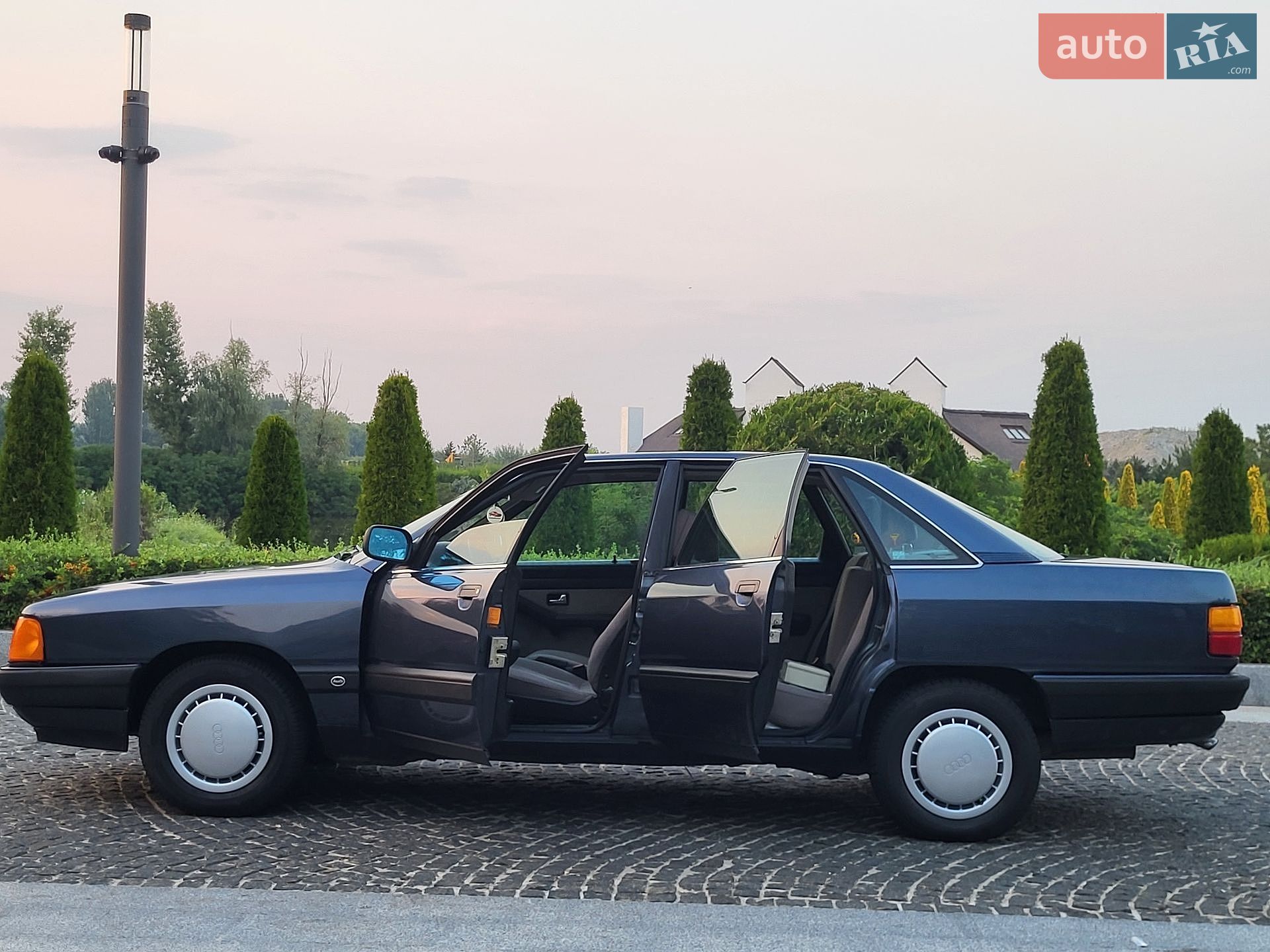 Audi 100 1988 VIN WAUZZZ44ZJN205700 фото оголошення 29 з 47