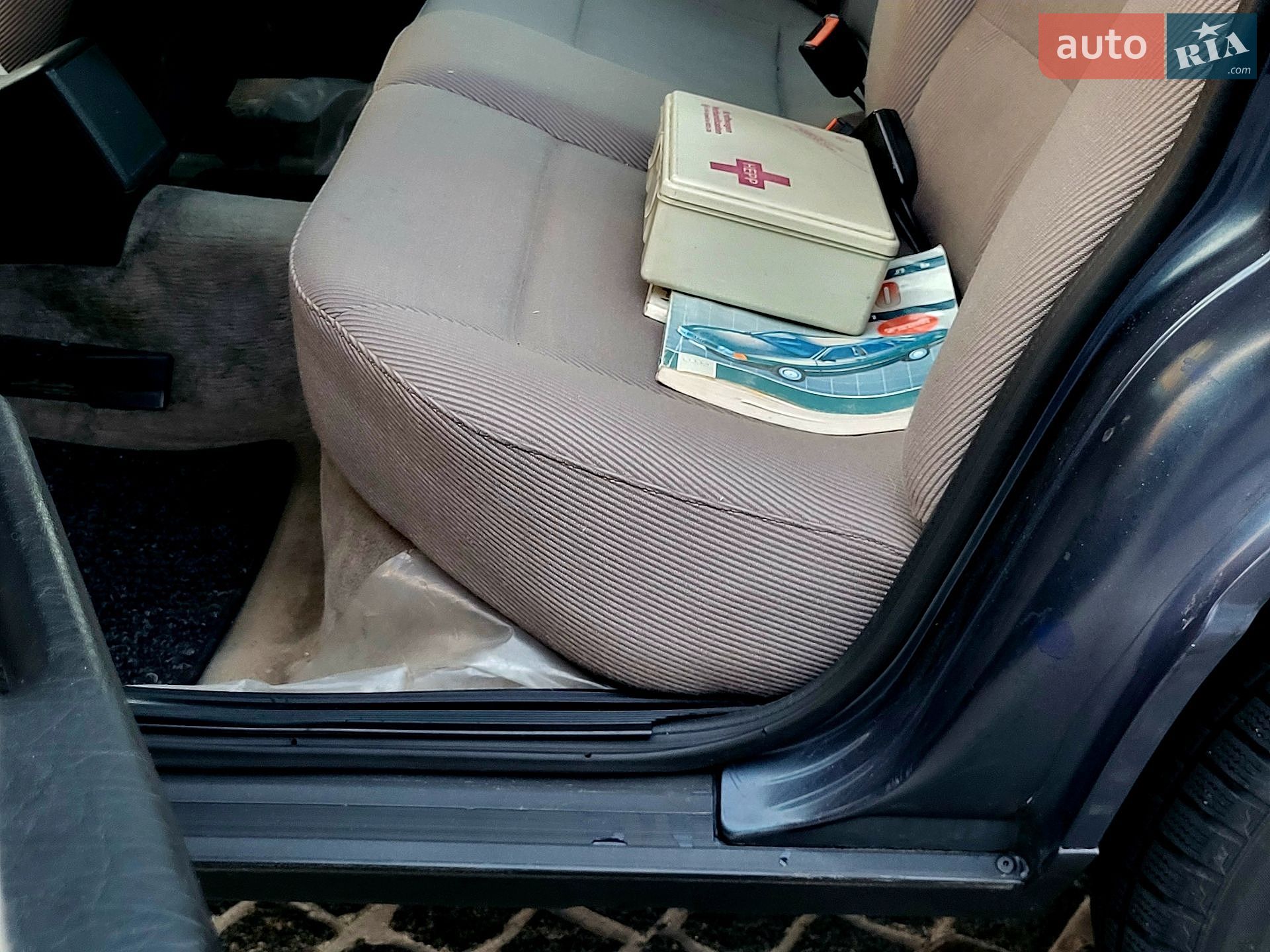 Audi 100 1988 VIN WAUZZZ44ZJN205700 фото оголошення 31 з 47