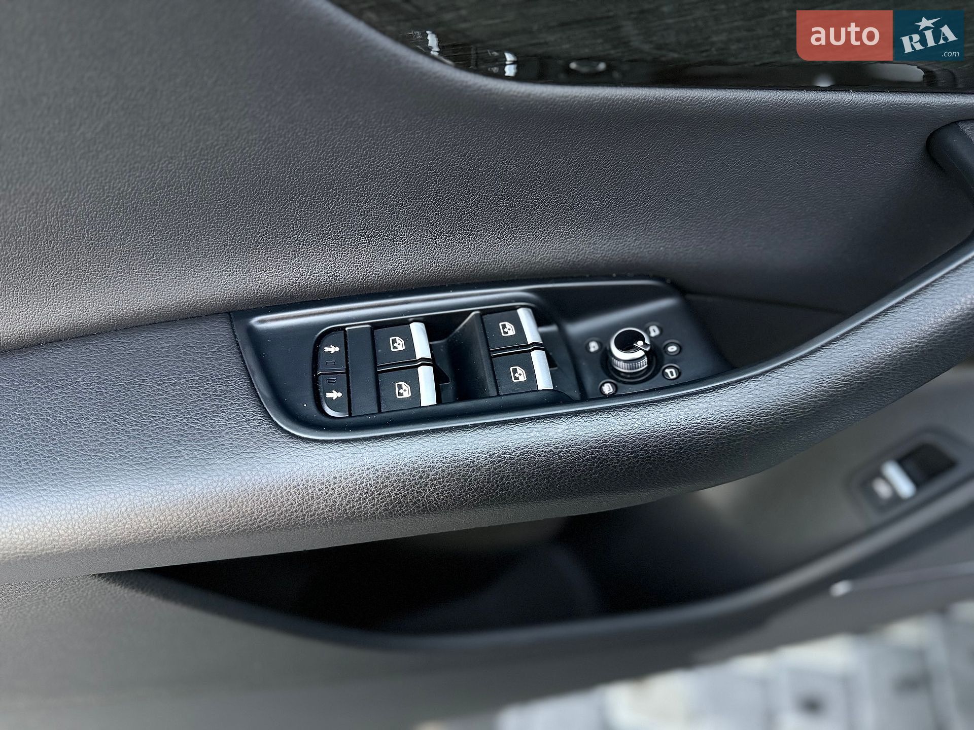 Audi Q7 2020 VIN WA1LXAF70LD003071 фото оголошення 38 з 90
