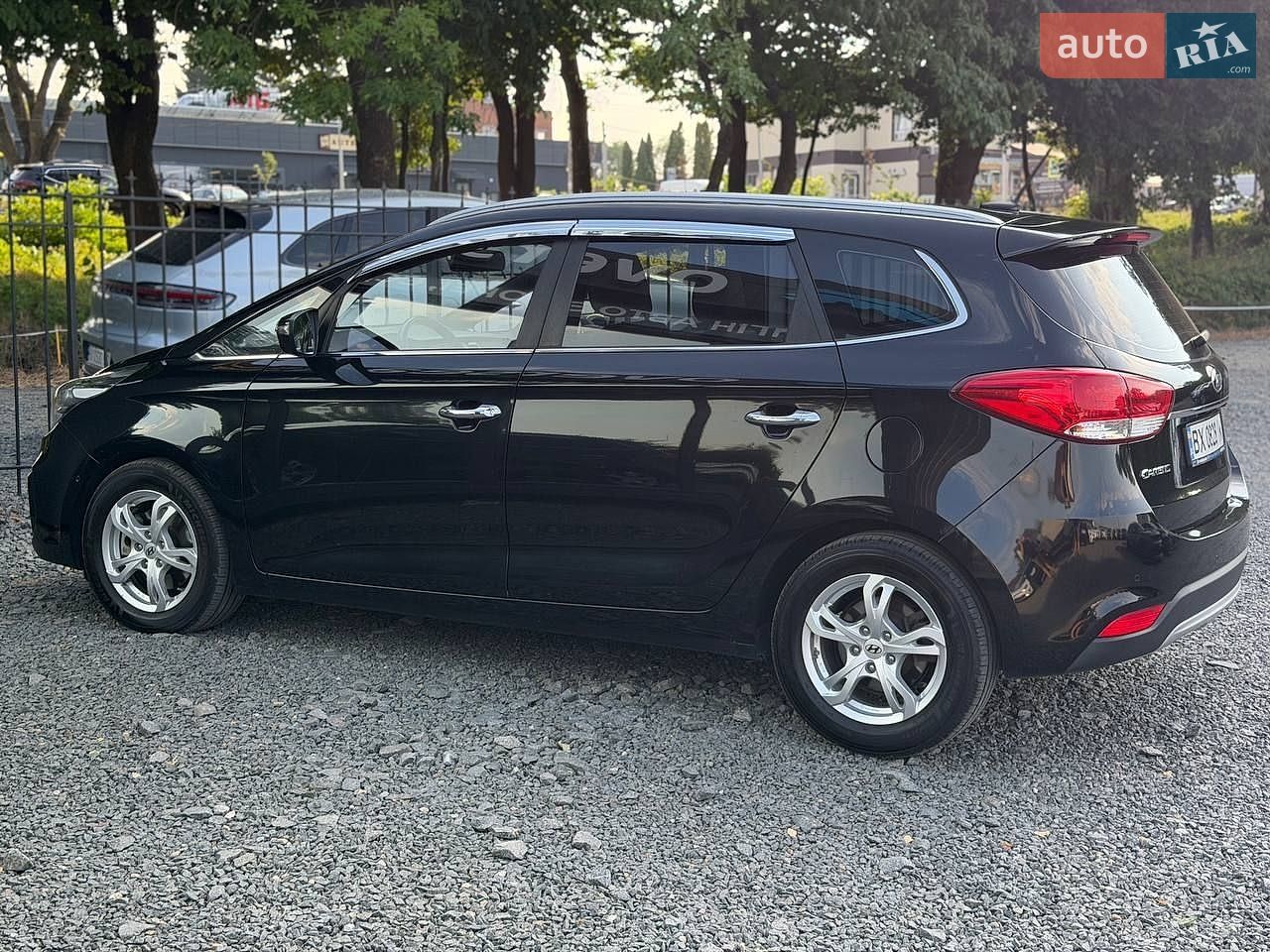 Kia Carens 2016 VIN KNAHU815GHK171115 фото оголошення 9 з 56