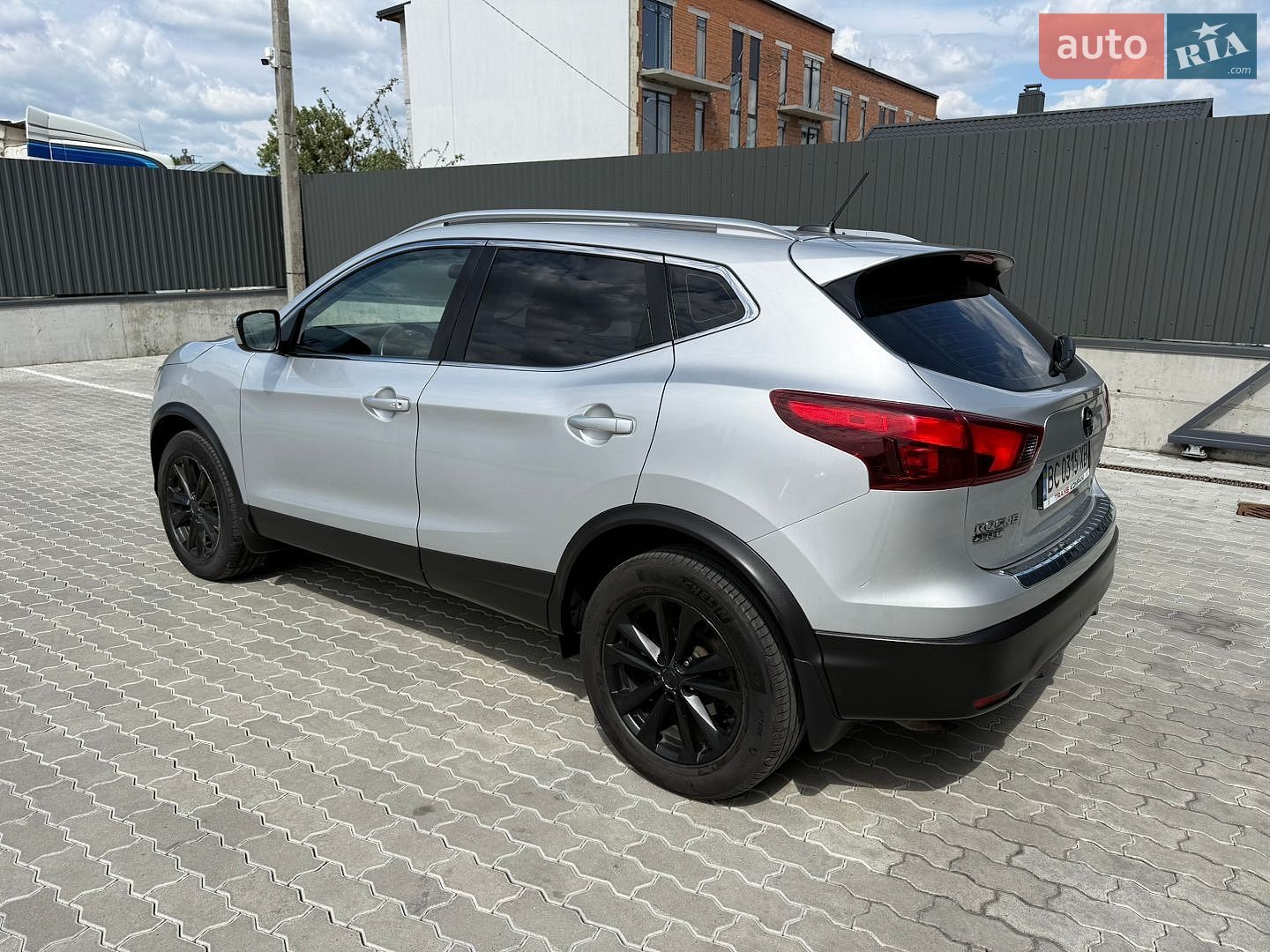 Nissan Rogue Sport 2017 VIN JN1BJ1CR6HW144041 фото оголошення 2 з 18
