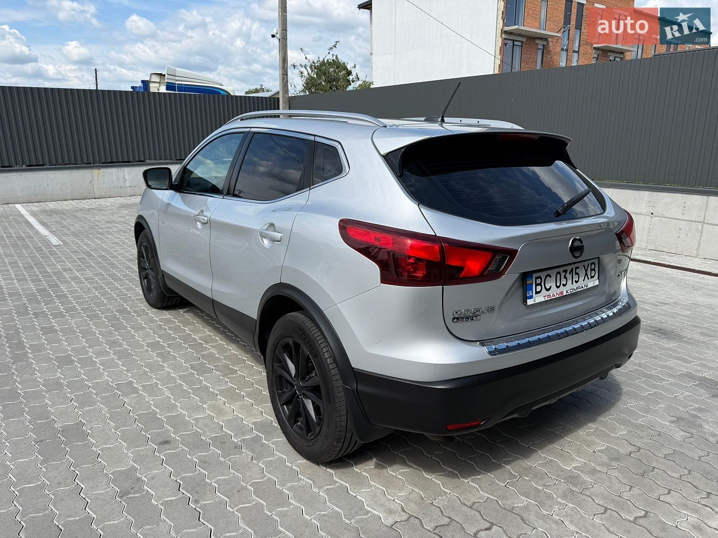 Nissan Rogue Sport 2017 VIN JN1BJ1CR6HW144041 фото оголошення 3 з 18