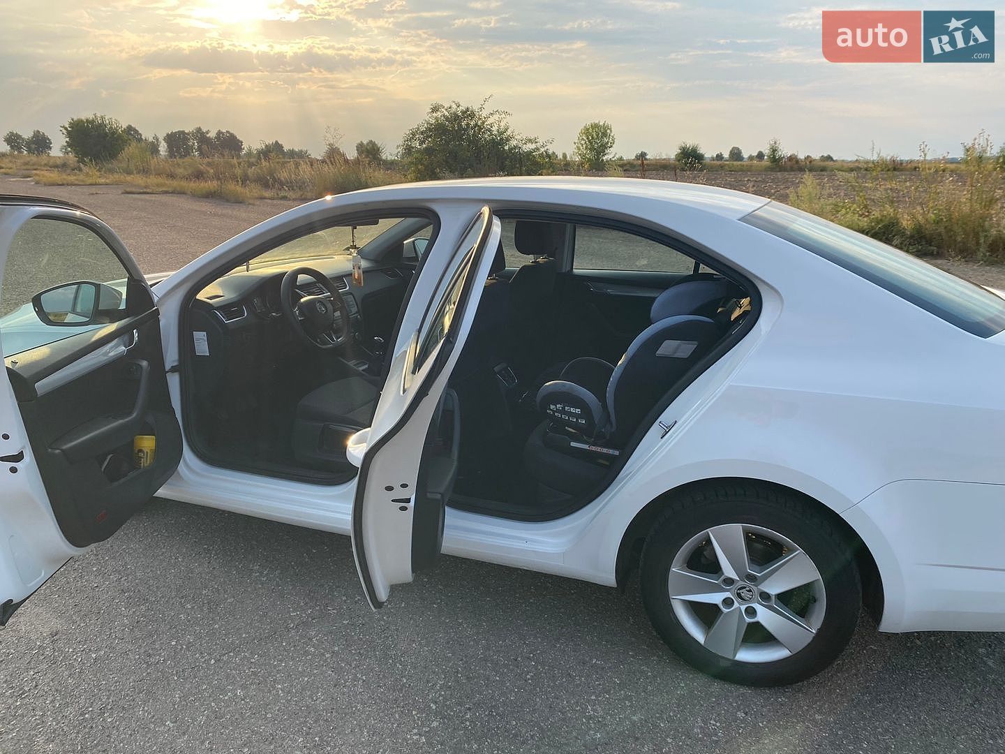 Skoda Octavia 2015 VIN TMBAG7NE4F0145838 фото оголошення 10 з 23