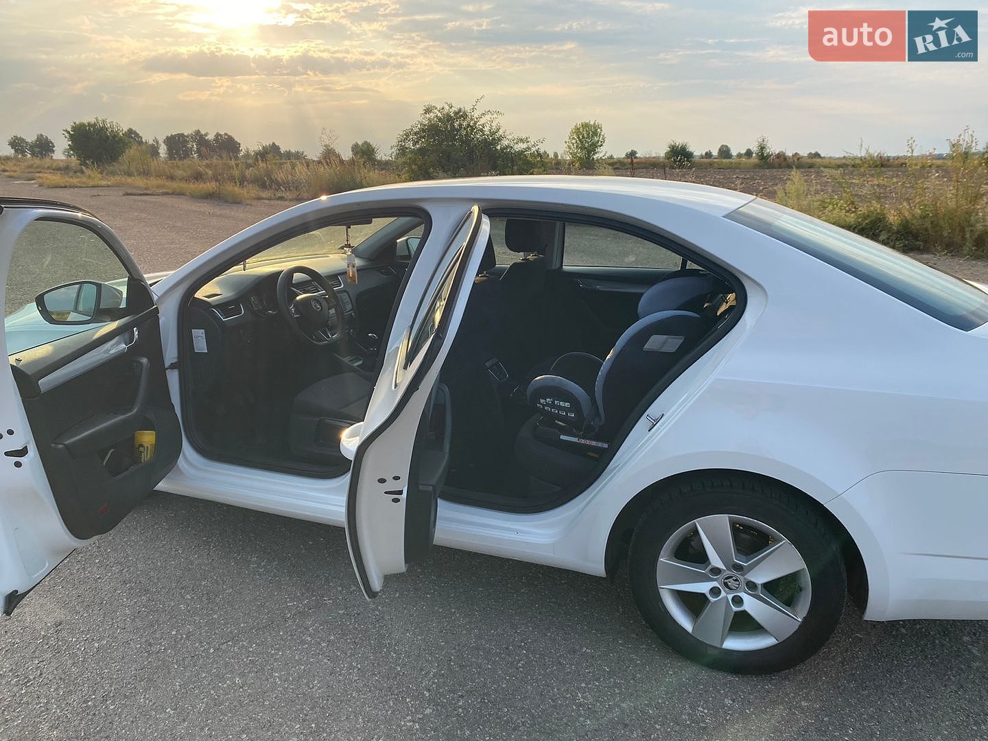 Skoda Octavia 2015 VIN TMBAG7NE4F0145838 фото оголошення 11 з 23
