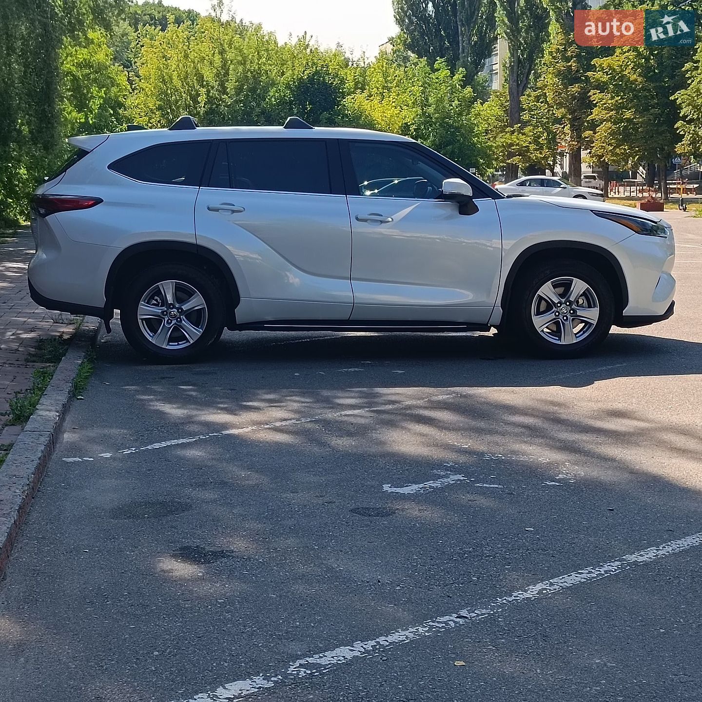 Toyota Highlander 2022 VIN 5TDZARAH0NS517350 фото оголошення 2 з 59