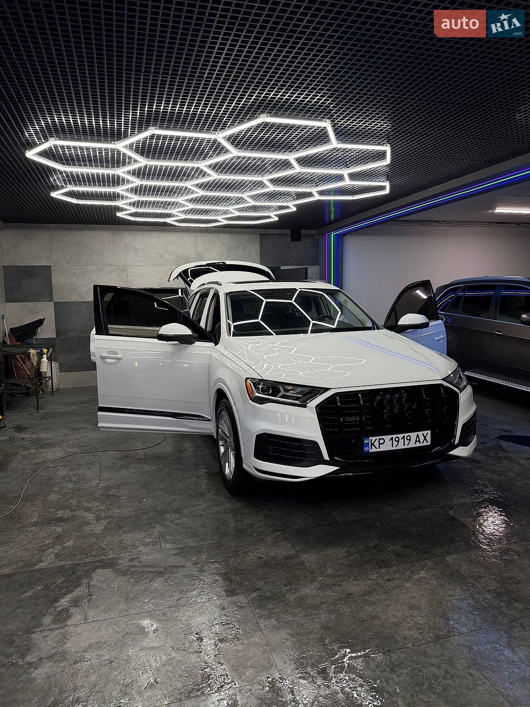 Audi Q7 2019 VIN WA1LXAF71LD002978 фото оголошення 40 з 49