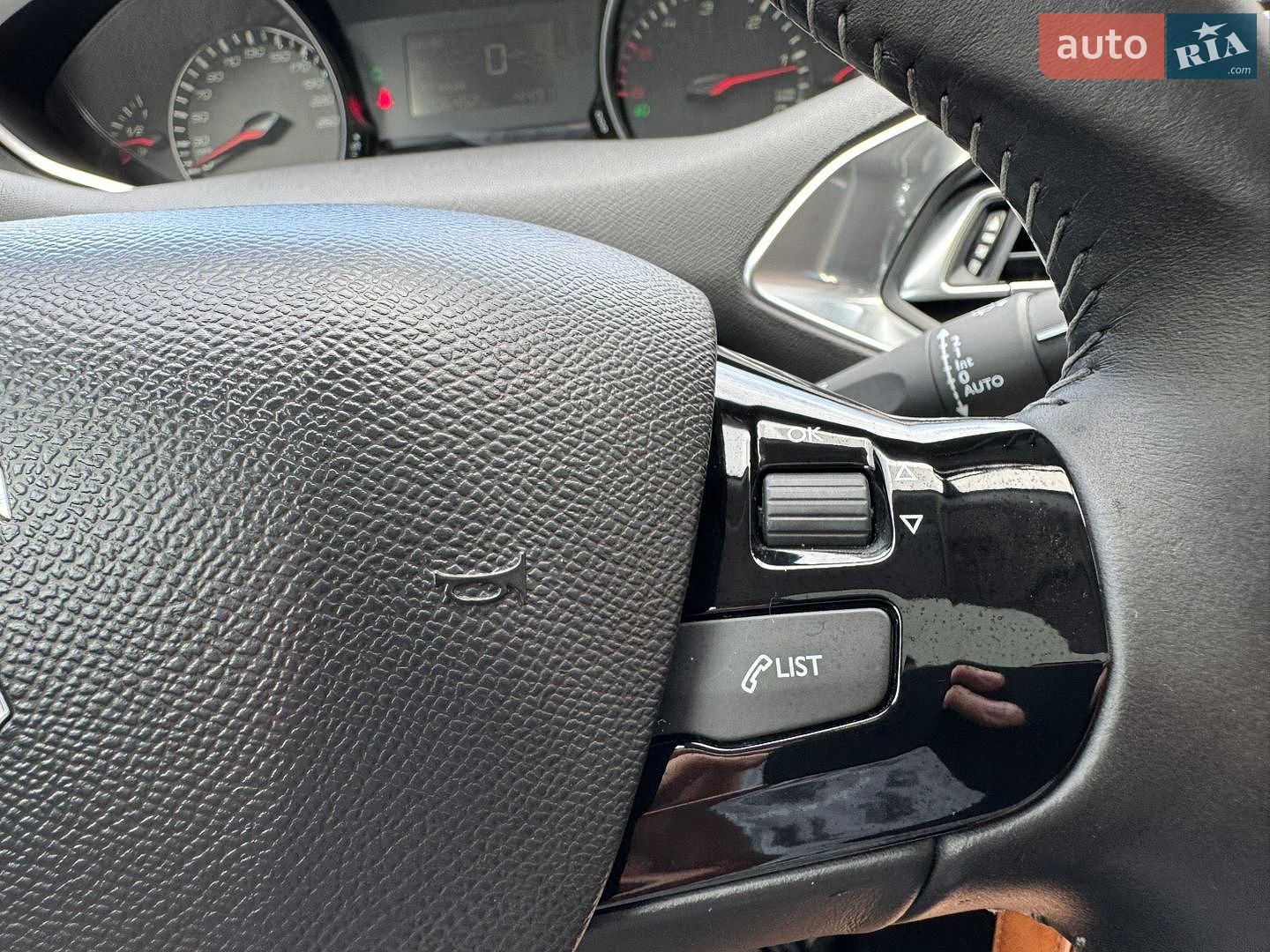 Peugeot 308 2015 VIN VF3LCBHZHFS294717 фото оголошення 76 з 118