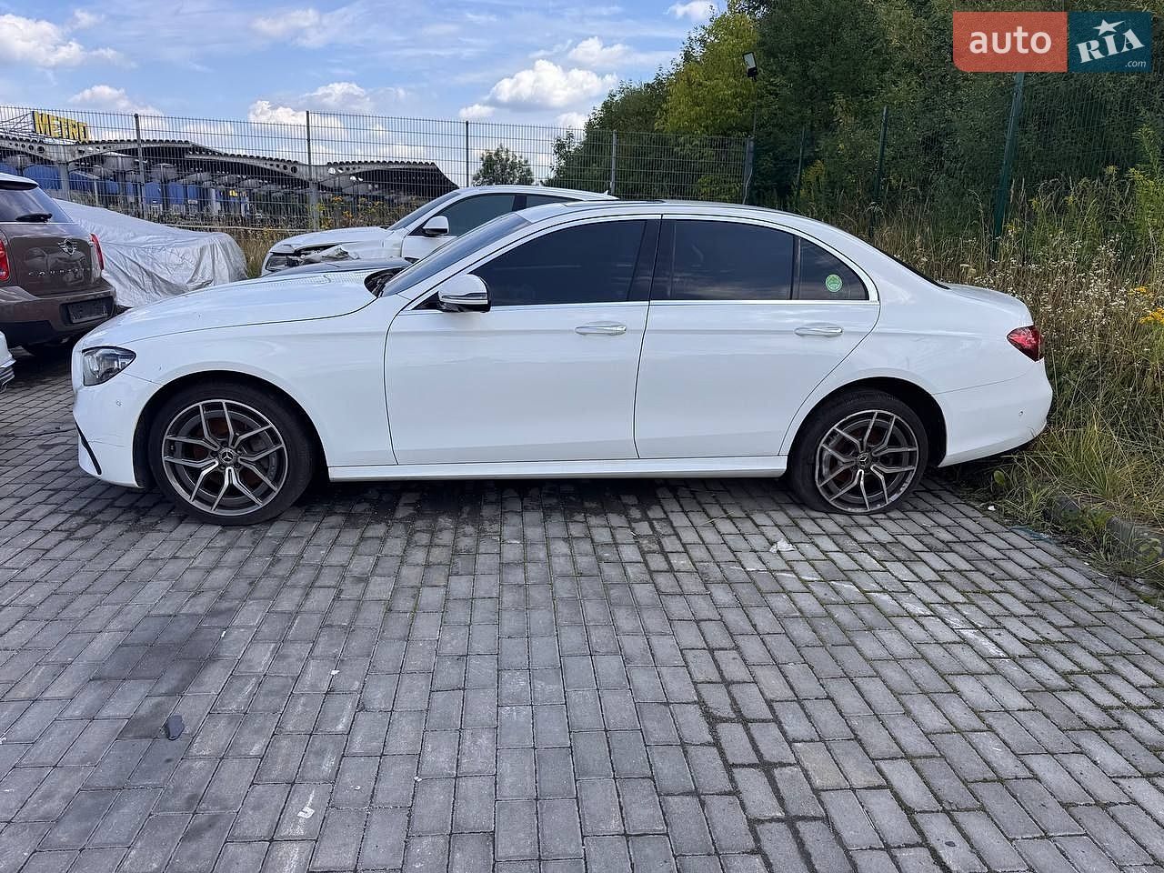 Mercedes-Benz E-Class 2022 VIN W1KZF0FB2NB082197 фото оголошення 3 з 24