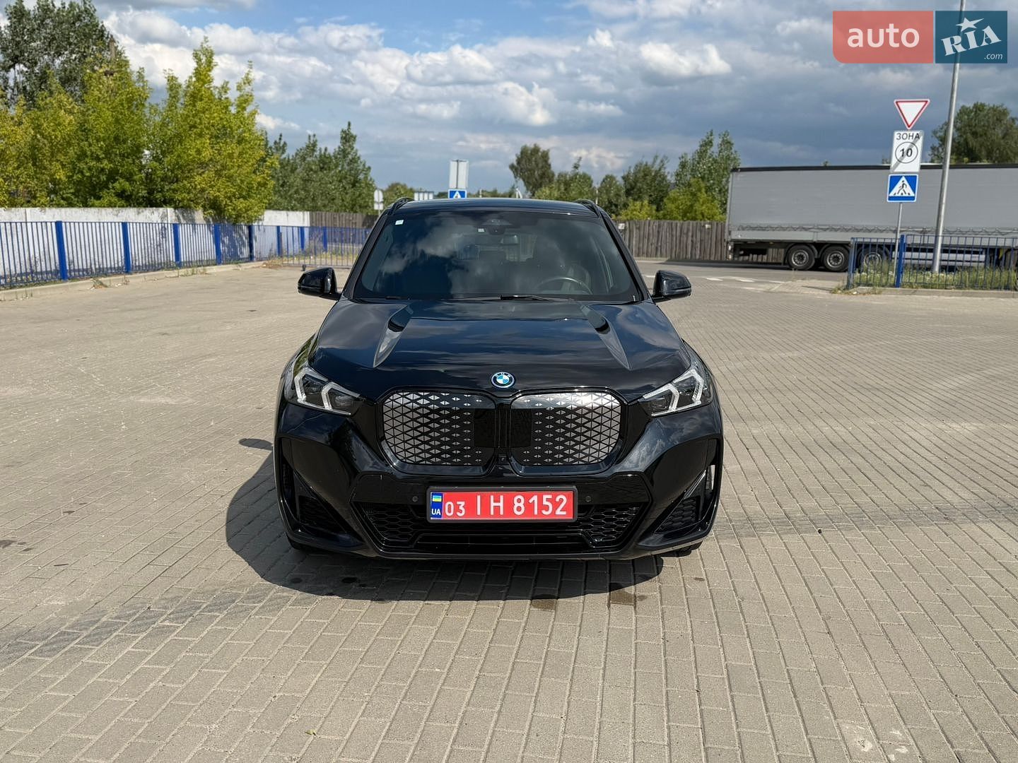 BMW iX1 2024 VIN WBY61EF09R5Z44678 фото оголошення 2 з 34