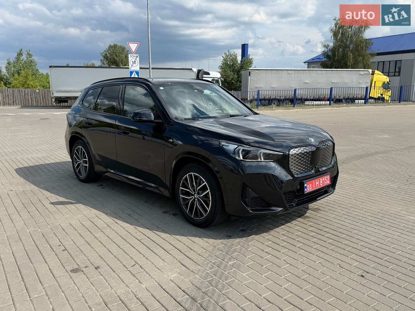 BMW iX1 2024 VIN WBY61EF09R5Z44678 фото оголошення 3 з 34
