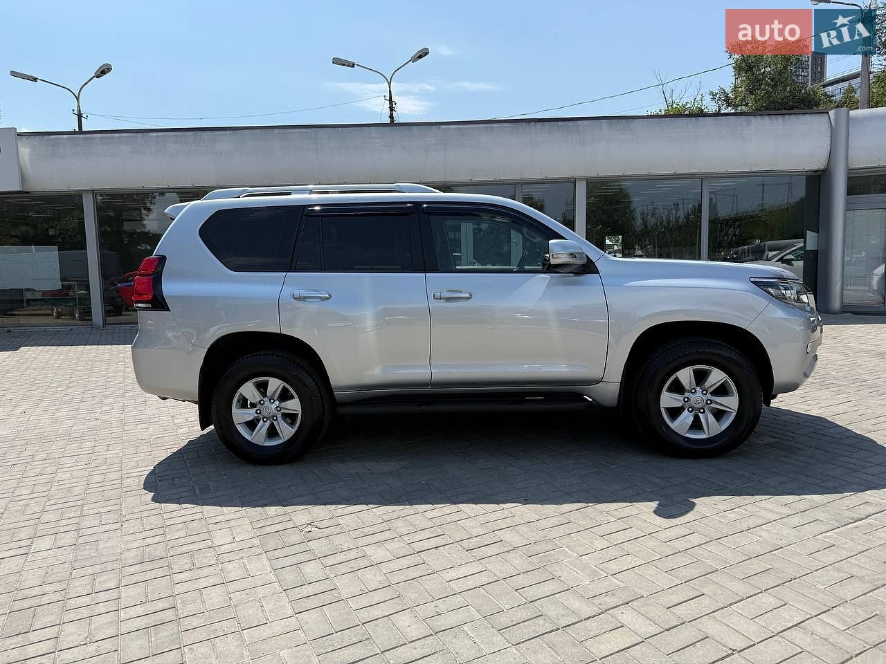 Toyota Land Cruiser Prado 2019 VIN JTEBU3FJX0K174771 фото оголошення 4 з 20