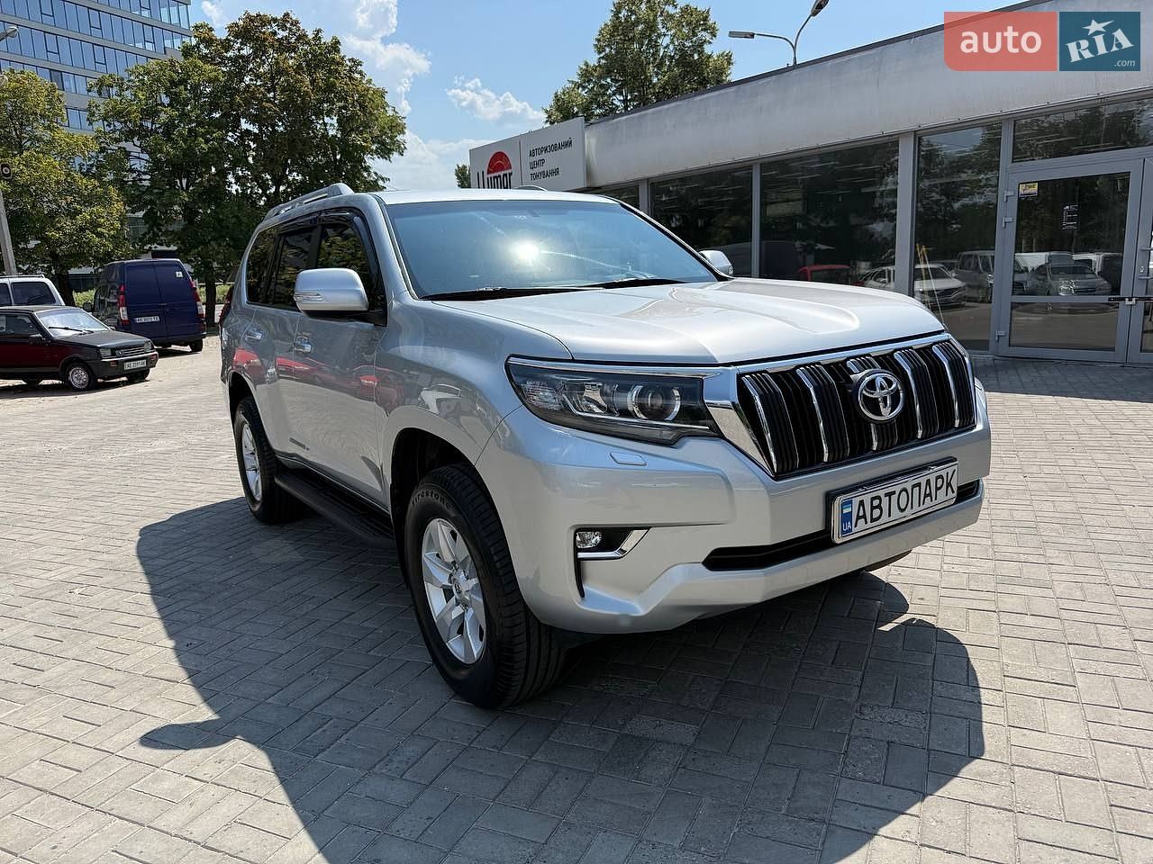 Toyota Land Cruiser Prado 2019 VIN JTEBU3FJX0K174771 фото оголошення 3 з 20
