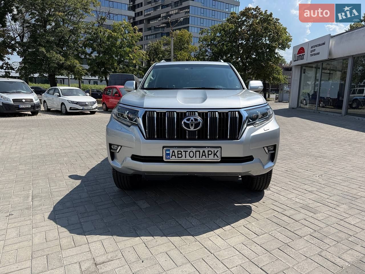 Toyota Land Cruiser Prado 2019 VIN JTEBU3FJX0K174771 фото оголошення 2 з 20