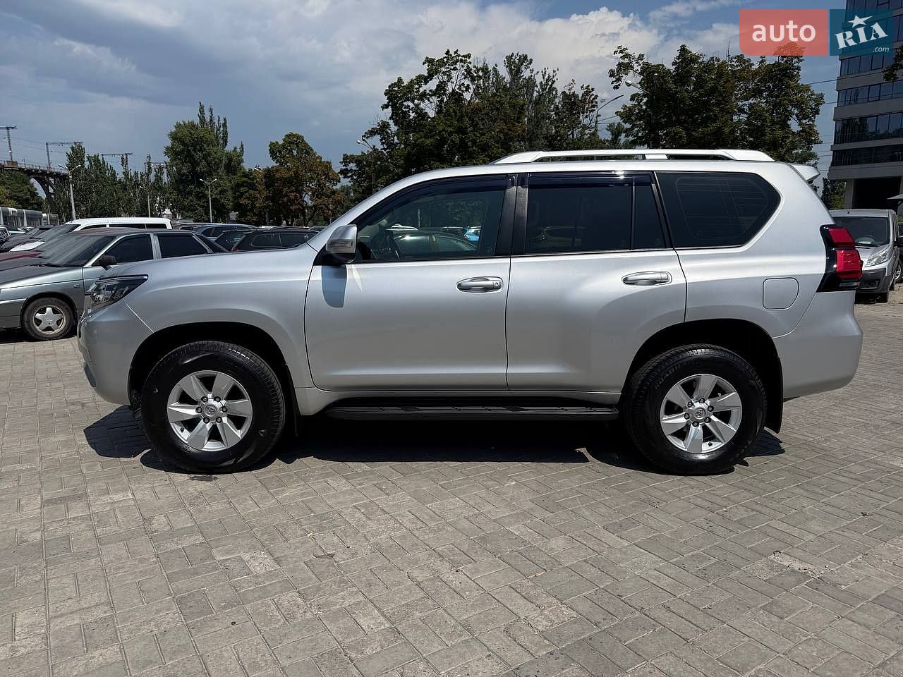 Toyota Land Cruiser Prado 2019 VIN JTEBU3FJX0K174771 фото оголошення 7 з 20