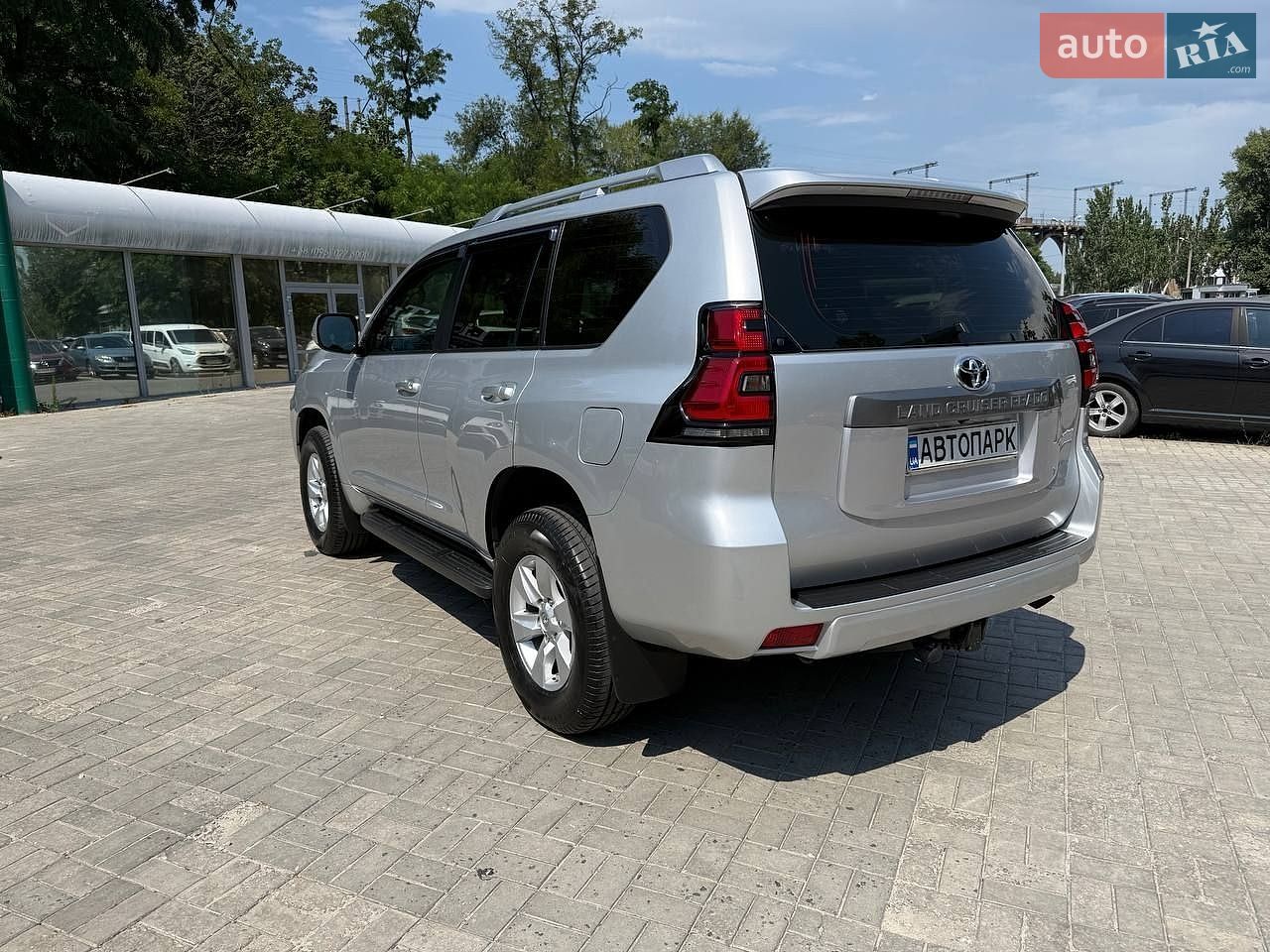 Toyota Land Cruiser Prado 2019 VIN JTEBU3FJX0K174771 фото оголошення 8 з 20