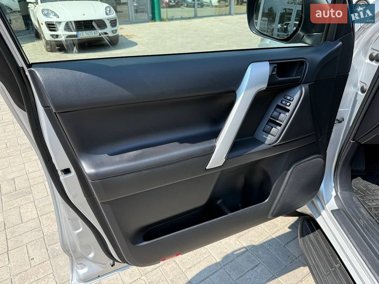 Toyota Land Cruiser Prado 2019 VIN JTEBU3FJX0K174771 фото оголошення 10 з 20