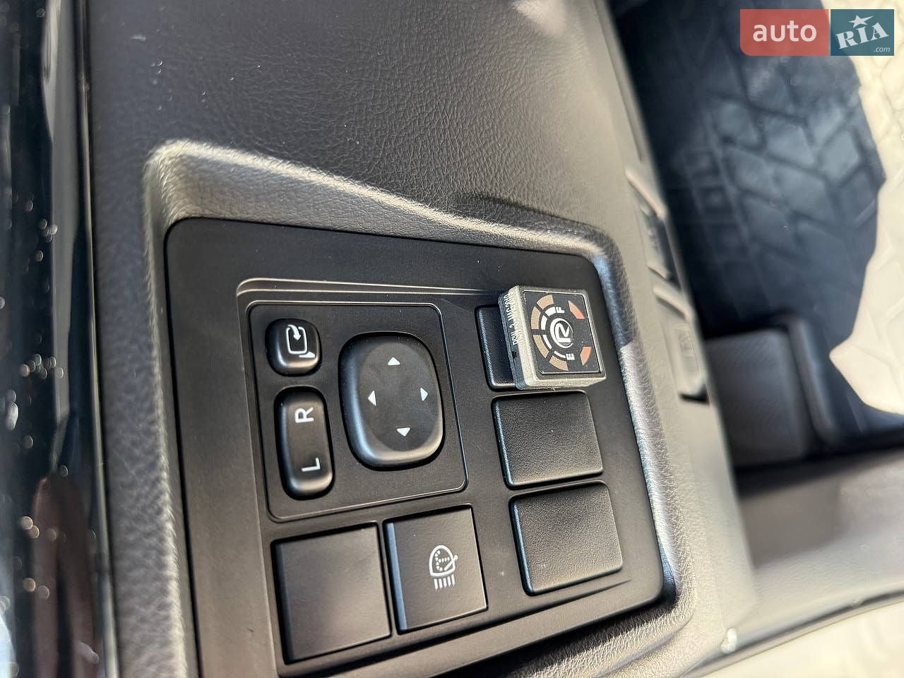 Toyota Land Cruiser Prado 2019 VIN JTEBU3FJX0K174771 фото оголошення 18 з 20